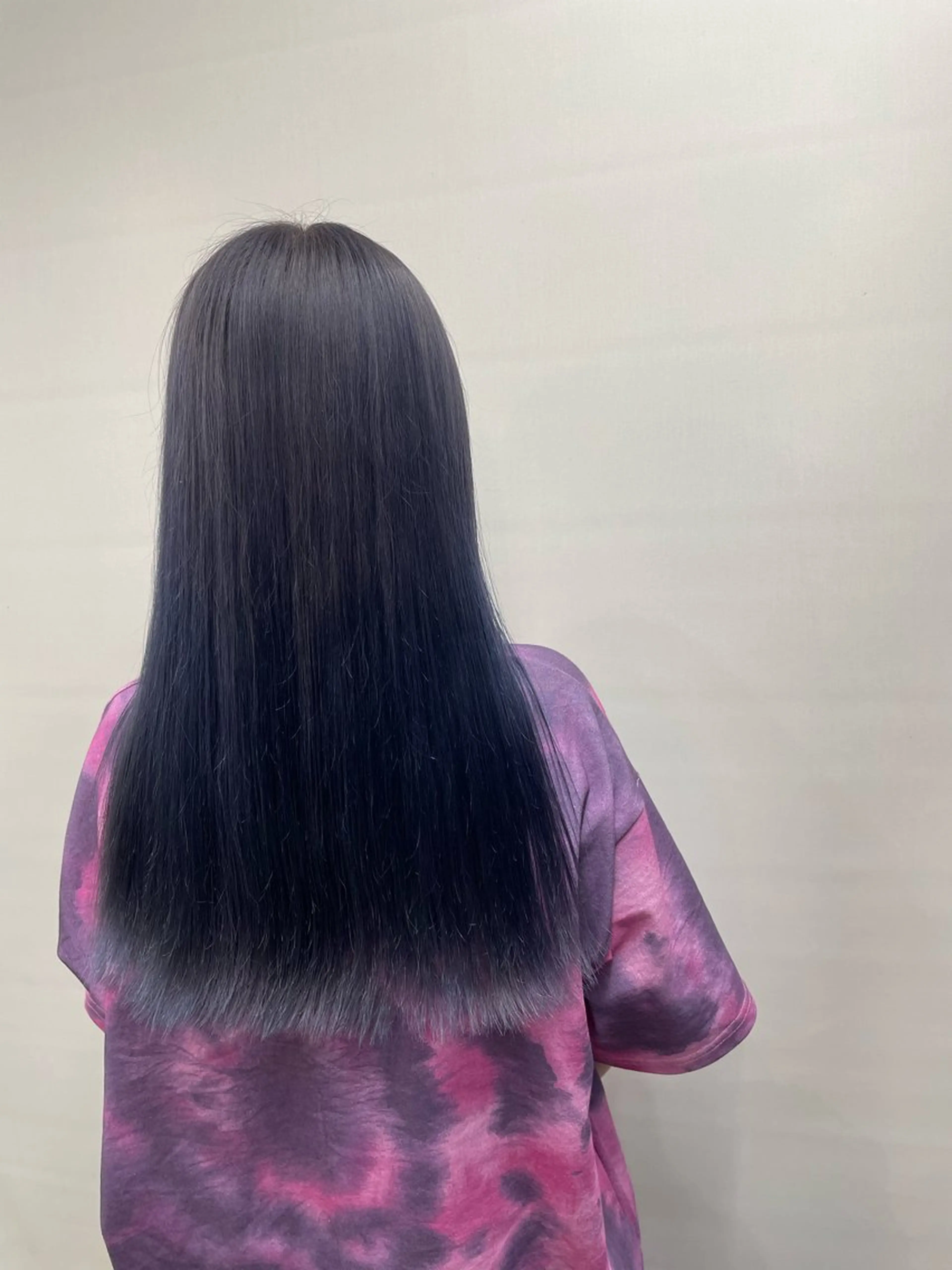 カラー ブルーカラー ブルーパープル ヘアカラー トリートメント 手塚 由佳のヘアスタイル