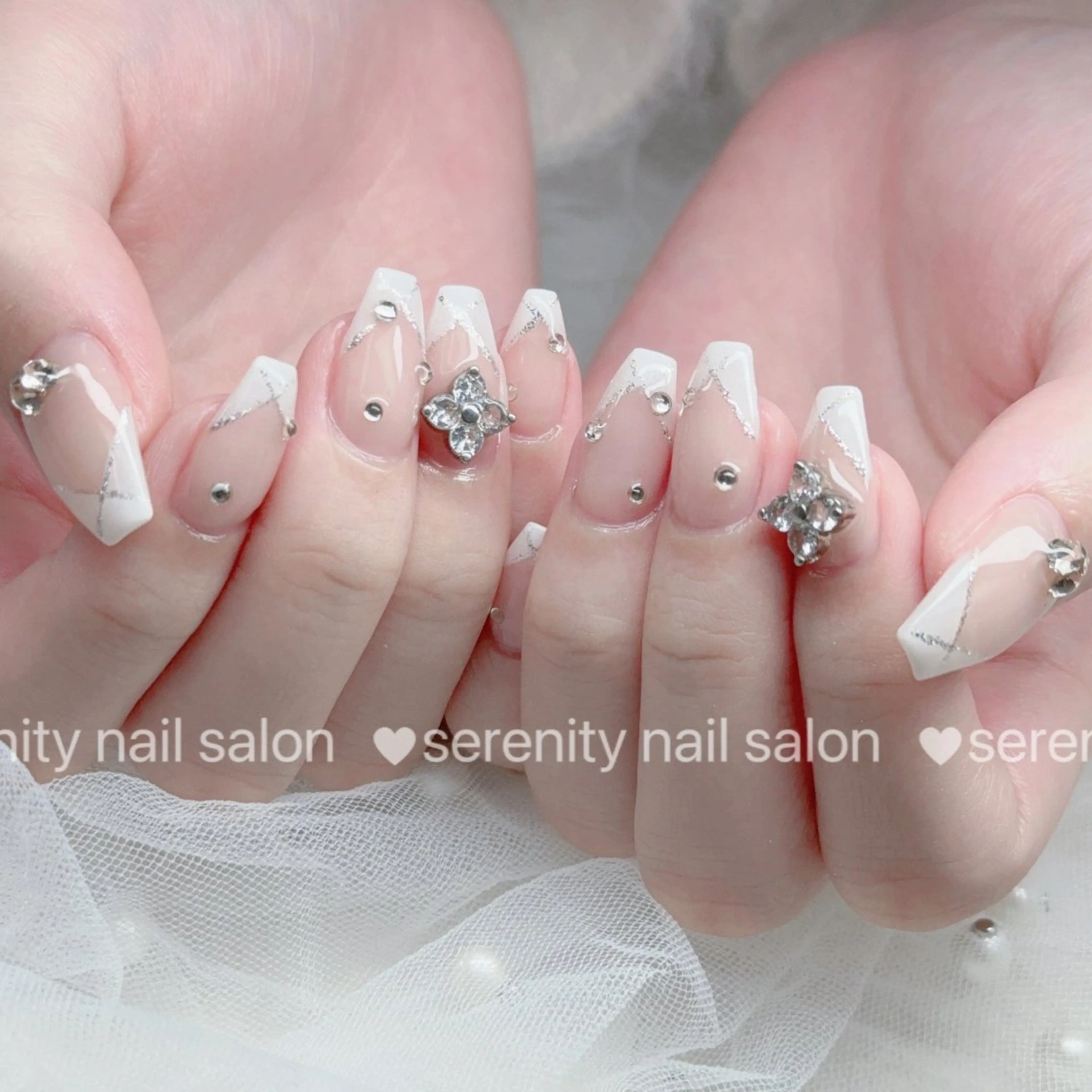 ネイル チークネイル 長さ出し フレンチネイル ジェルネイル キラキラネイル ハンドネイル ハンドケア ✨Serenity Nail salonのネイルデザイン