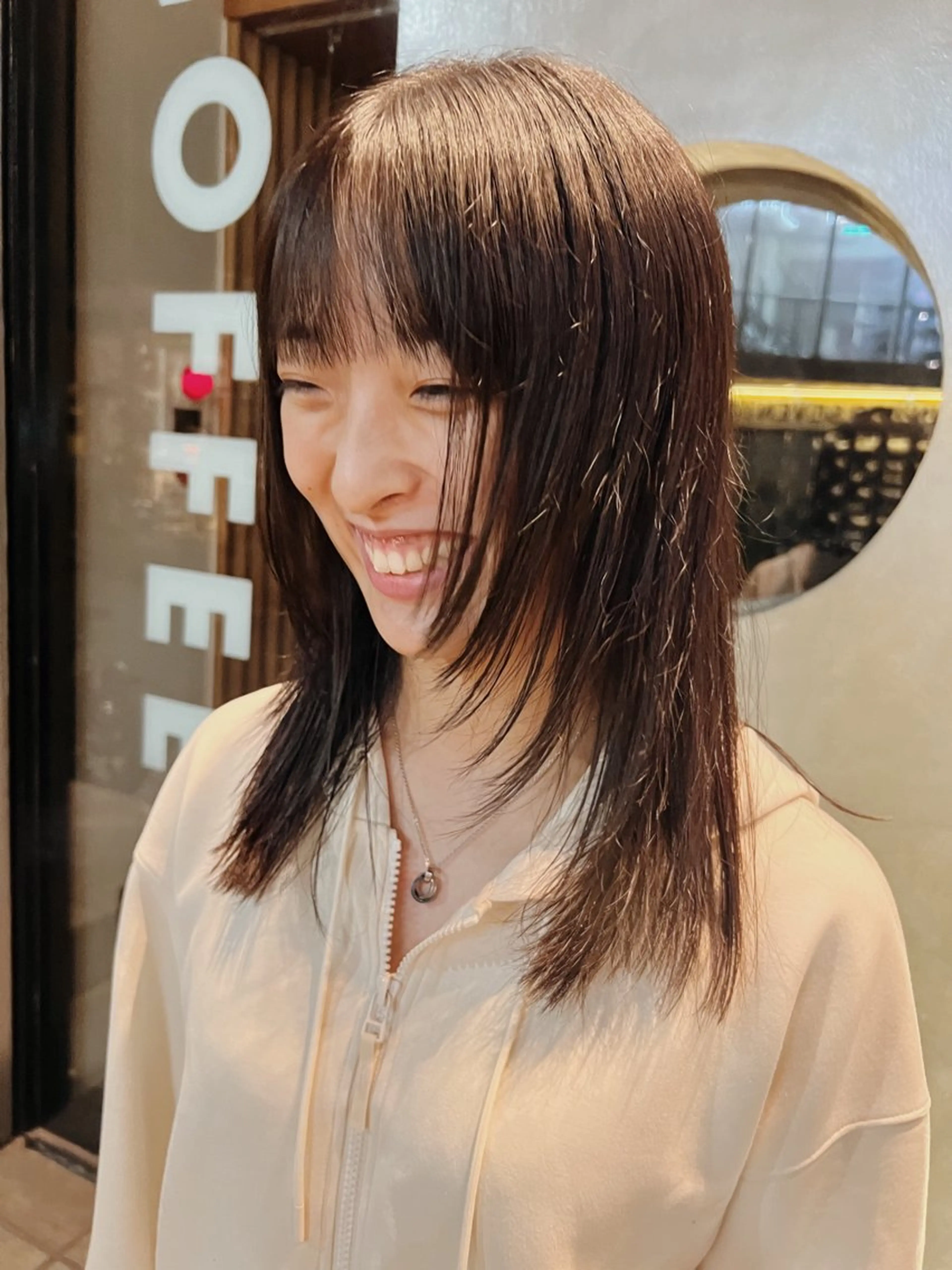 セミロング カラー パーマ ヘアアレンジ くびれヘア 顔まわりレイヤー 韓国風ヘア くびれレイヤー レイヤーカット ショートヘア原宿 fifth コシのヘアスタイル