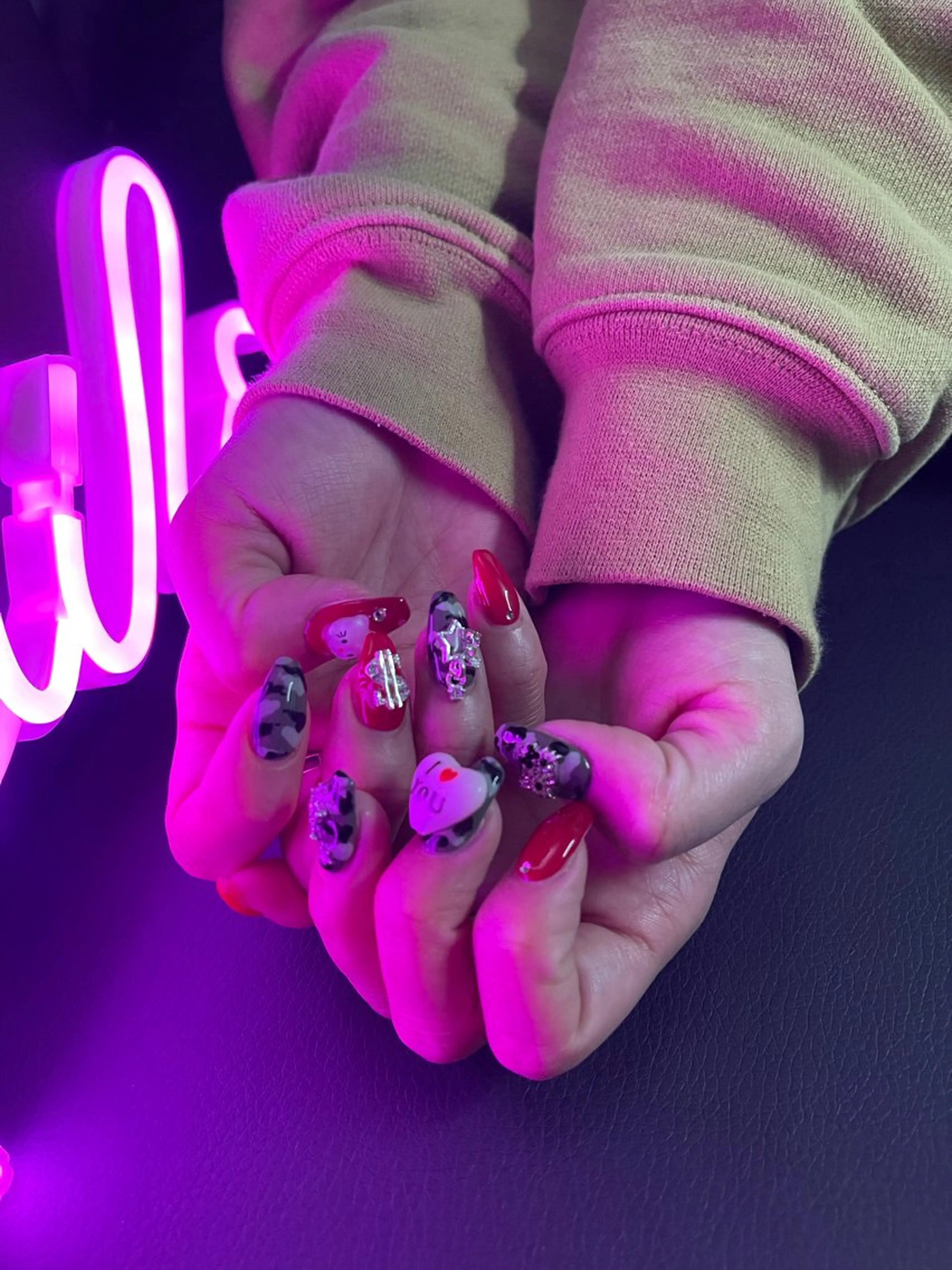 【初回オフ無料】ハンド 10本アートパーツ乗せ放題の写真