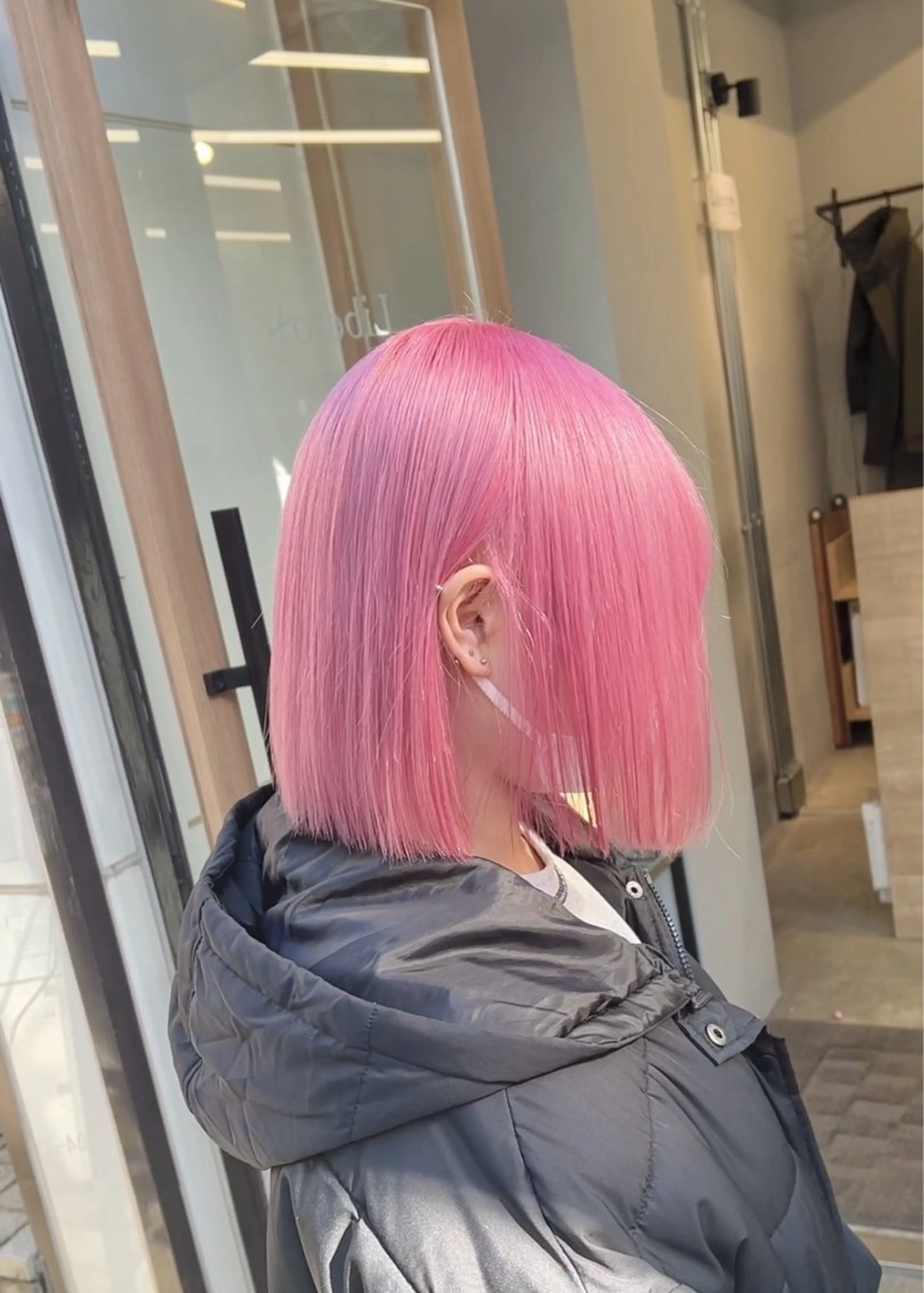 ショート カラー SALOWIN柏Suite所属・ブリーチ毛の縮毛矯正 ハイトーン/岡本智樹のヘアスタイル