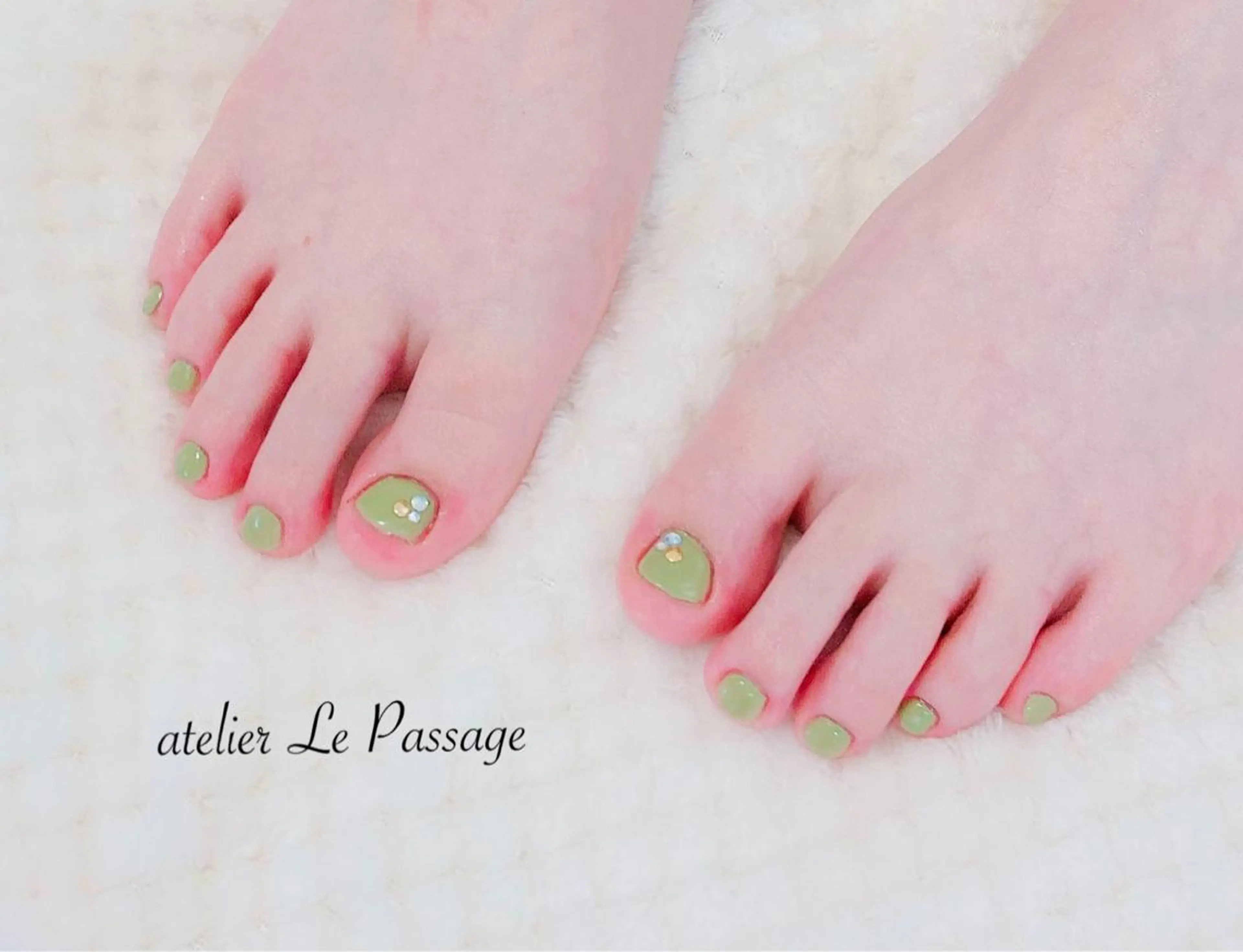 ネイル フットネイル ジェルネイル ワンカラーネイル パラジェル ピスタチオネイル Atelier Le Passage所属・h nakatsukaのネイルデザイン