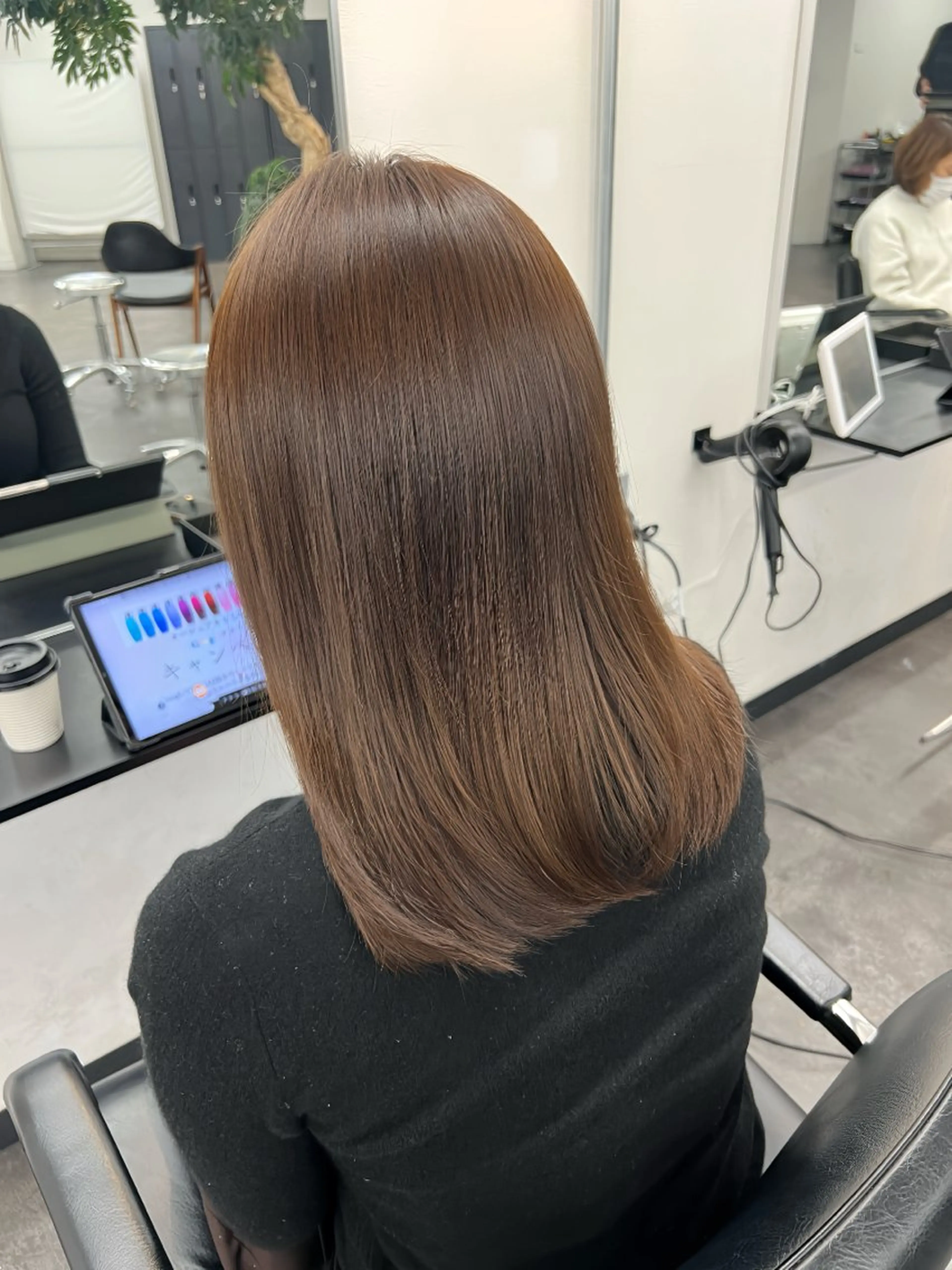 ミディアム カラー レイヤーカット/透明 感カラー/aikaのヘアスタイル