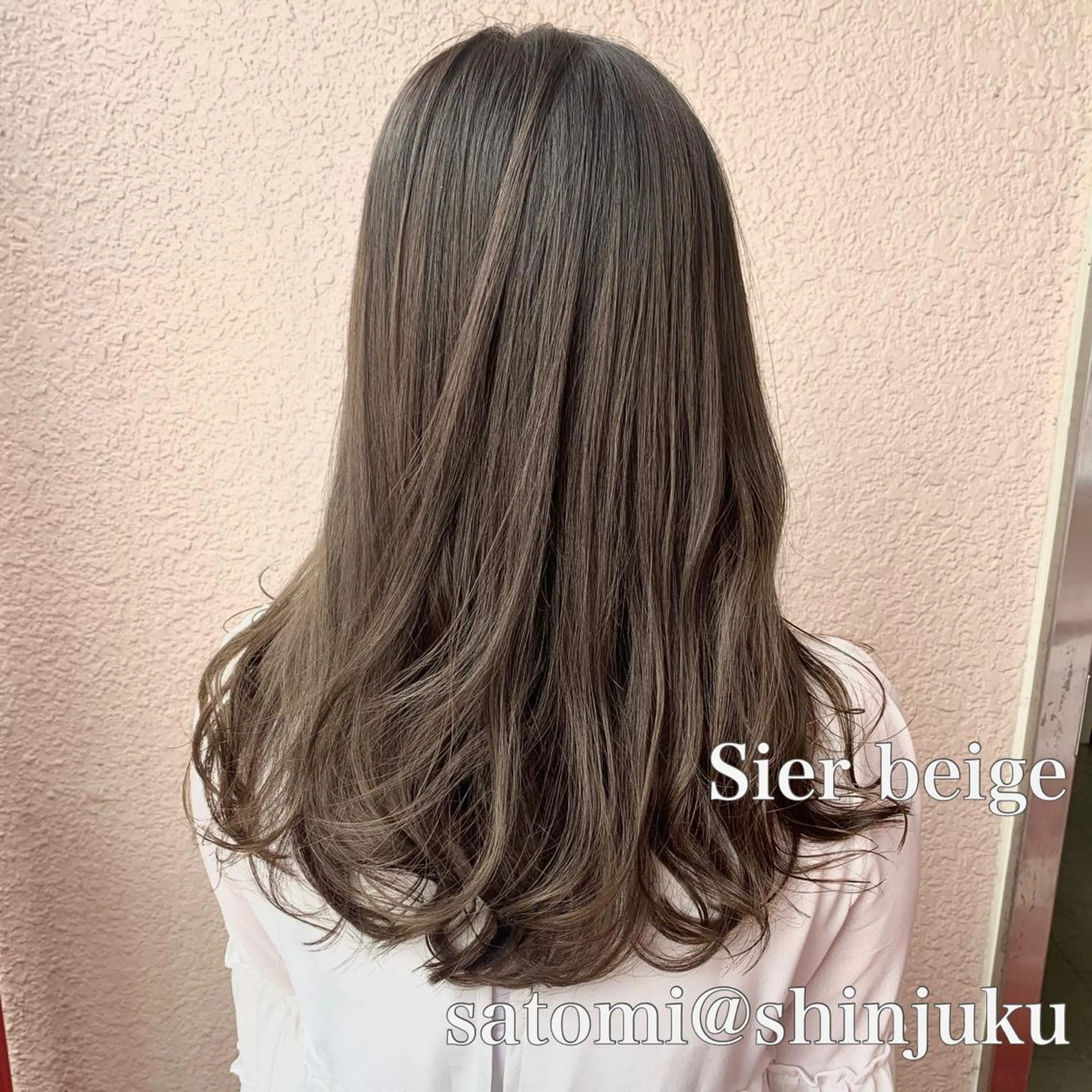 セミロング 淡色ふんわりhair 新宿satomiのヘアスタイル