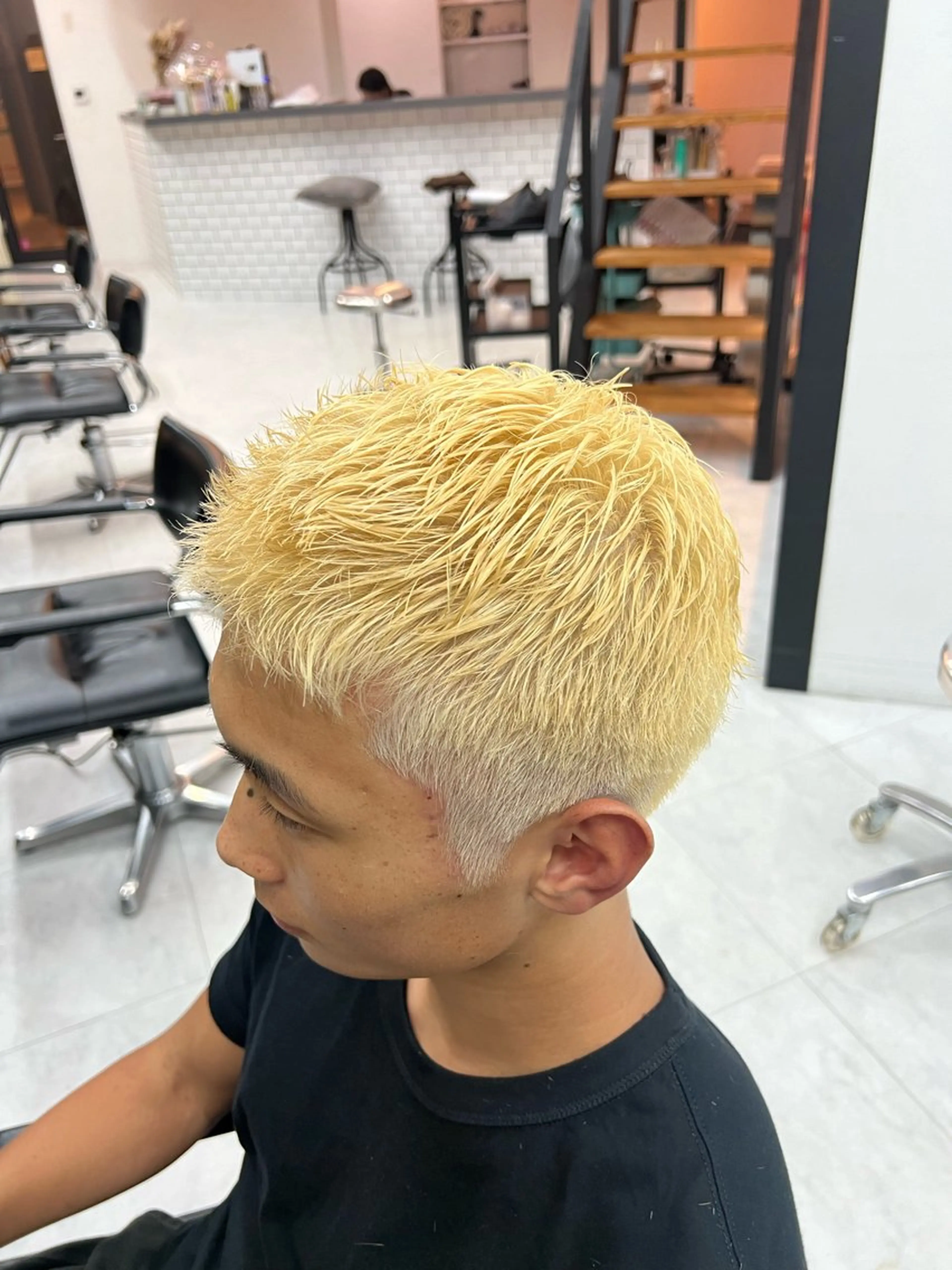 カラー メンズ ダブルカラー寒色系 ボリューム改善ハヤトのヘアスタイル