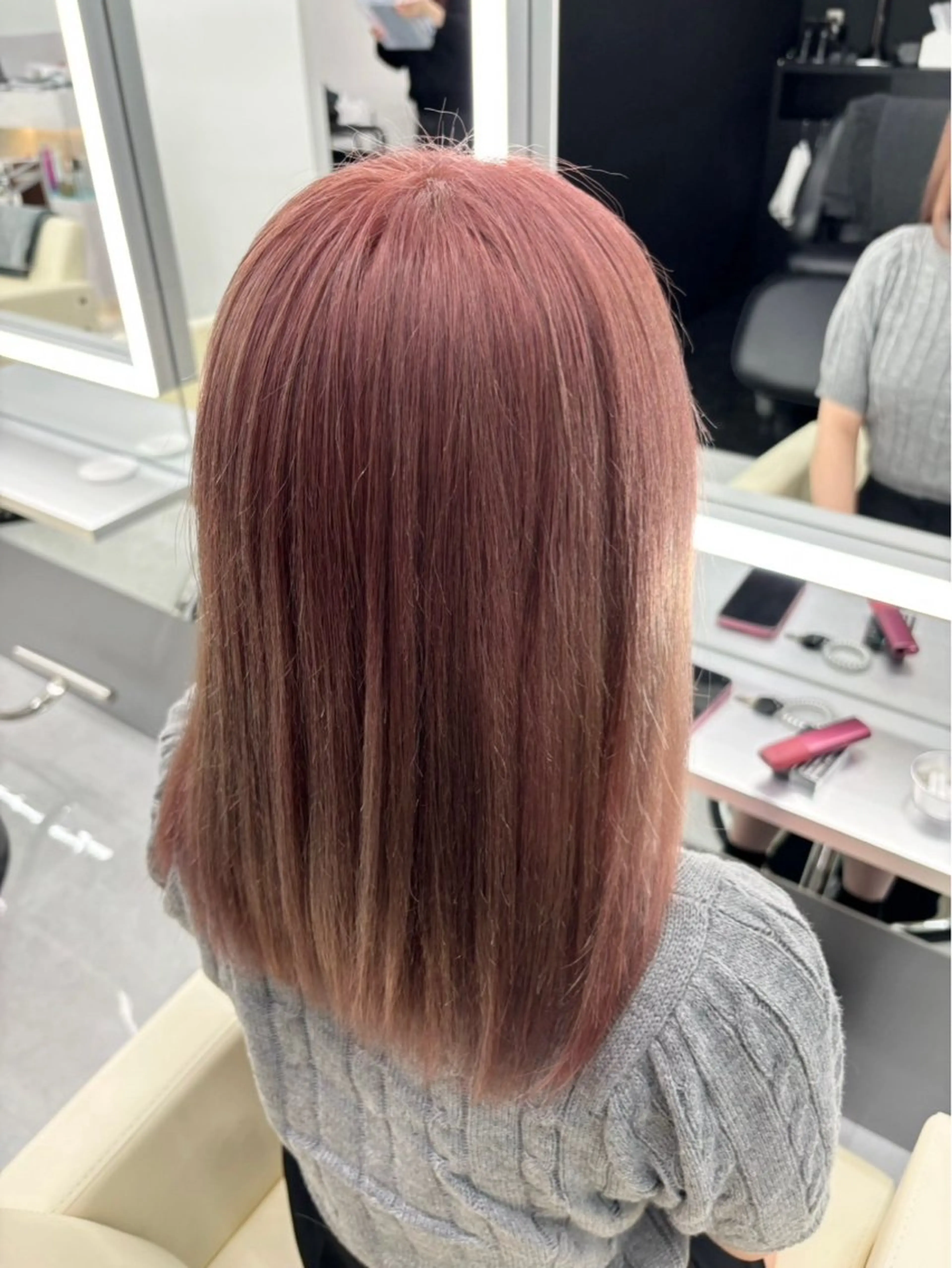 ミディアム カラー カシス ピンクカラー TACE新宿所属・TACE AYANOのヘアスタイル