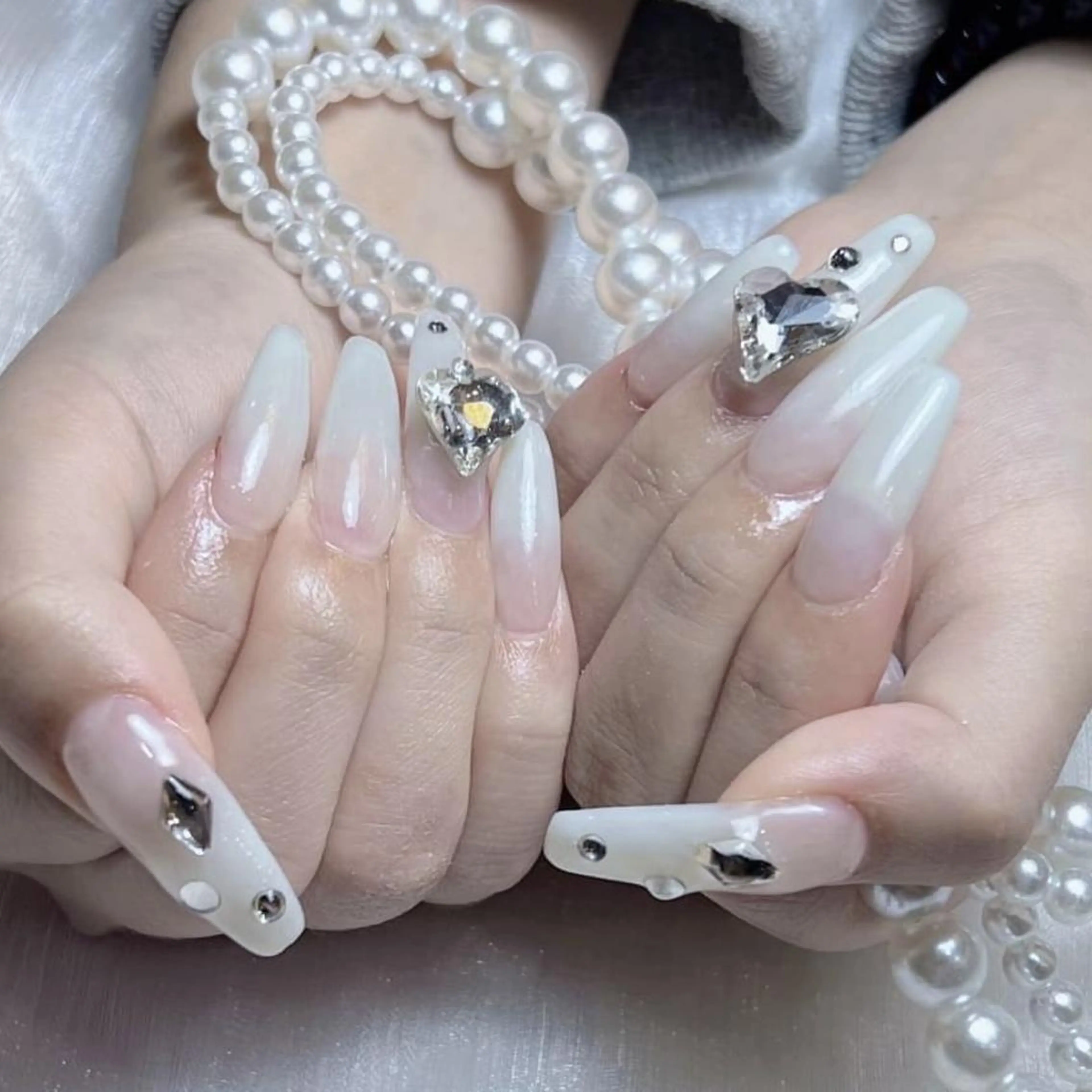 ネイル RAFFINE 月🦋🩵のネイルデザイン