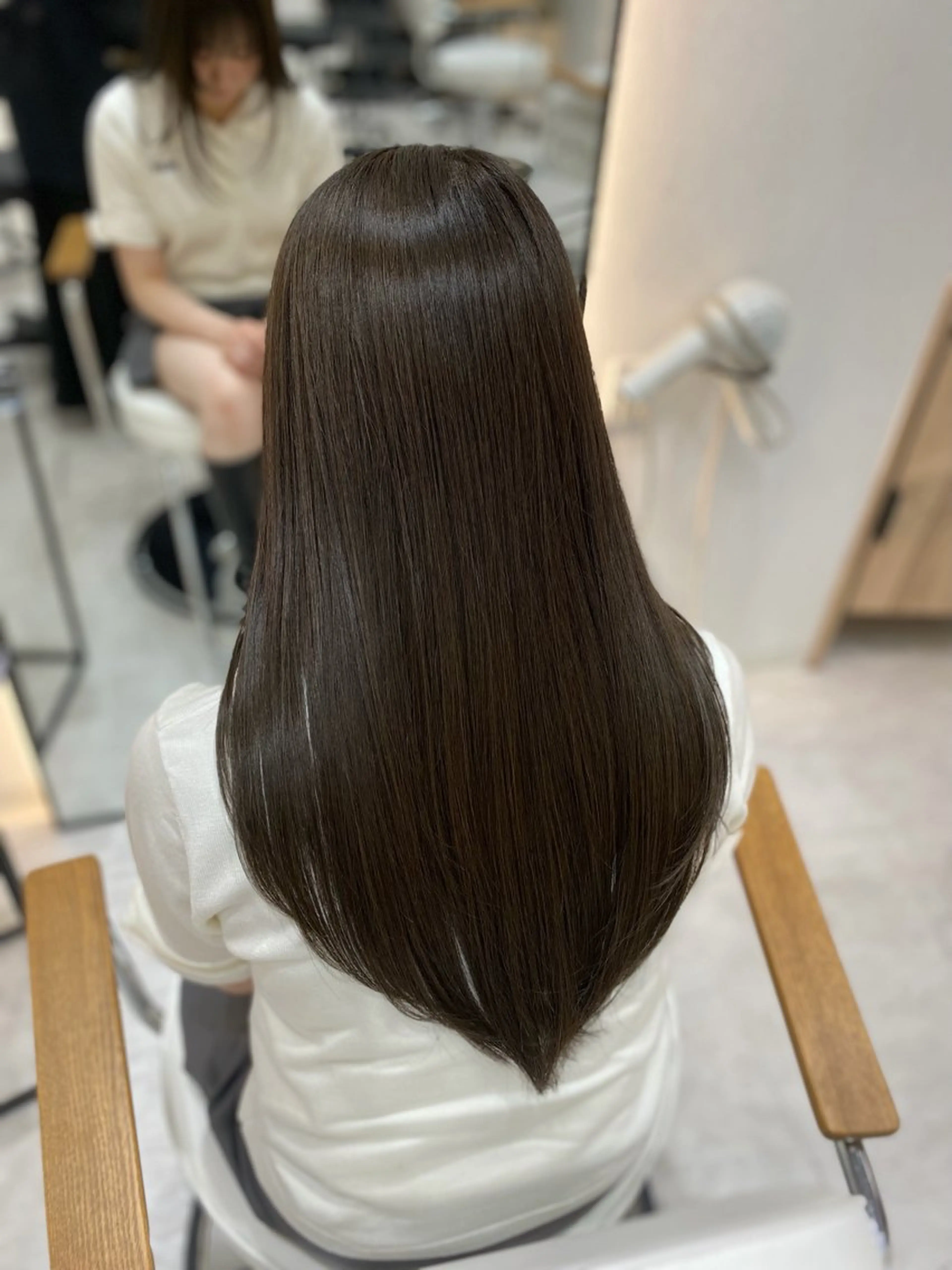 ロング カラー グレージュ オリーブグレージュ オリーブグレー レイヤーカット カット ヘアカラー トリートメント 艶髪・透明感カラー・ 韓国ヘア・Yuriのヘアスタイル