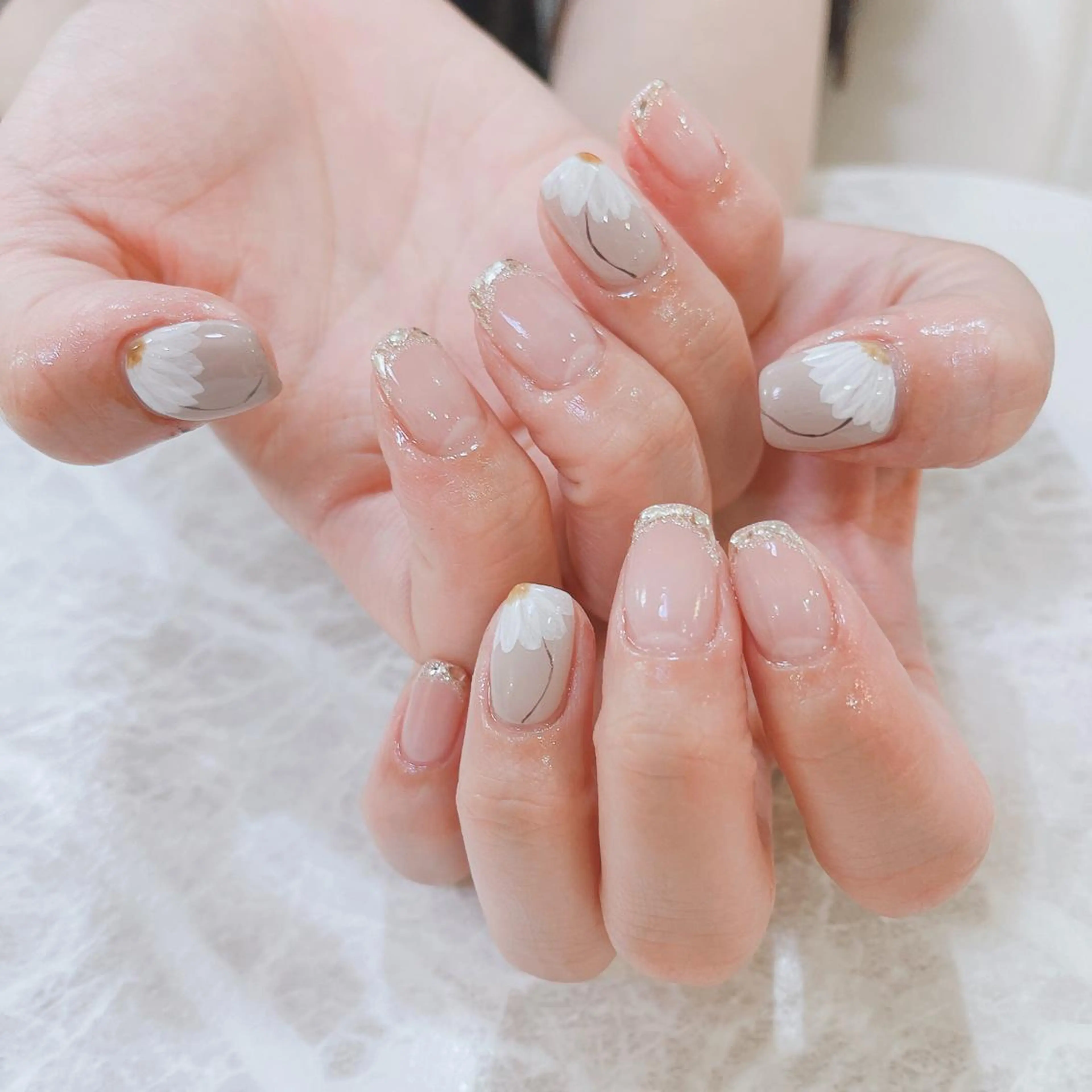 ネイル フラワーネイル フレンチネイル ガラスフレンチ ハンドネイル Nailsalon Julius luna所属・Juliusluna FUZUKIのネイルデザイン