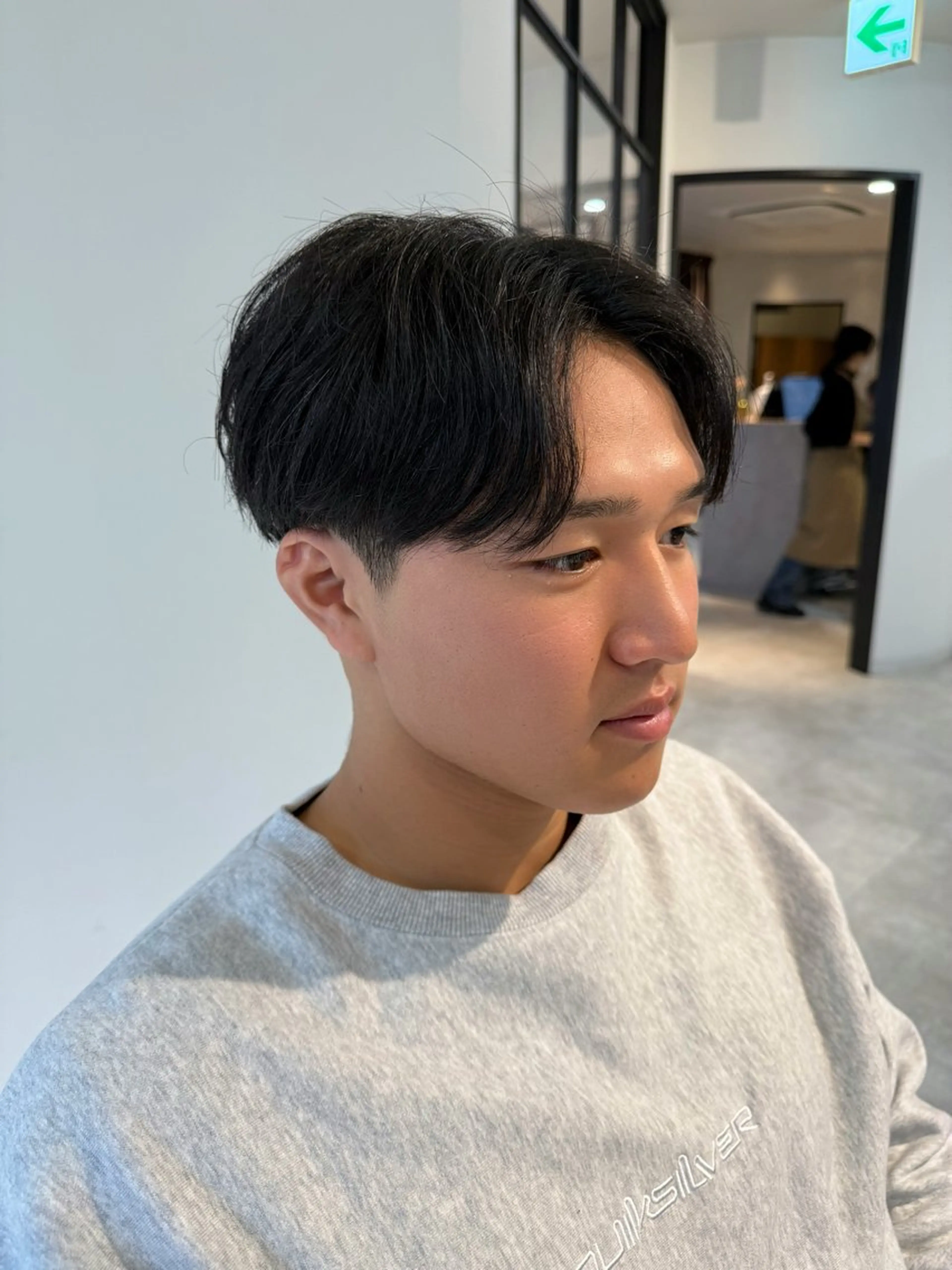 メンズ センターパート メンズパーマ 刈り上げ カット LICO HAIR＆RELAXATION 名駅店所属・メンズ特化美容師/ パーマ/波巻き/陸翔のヘアスタイル