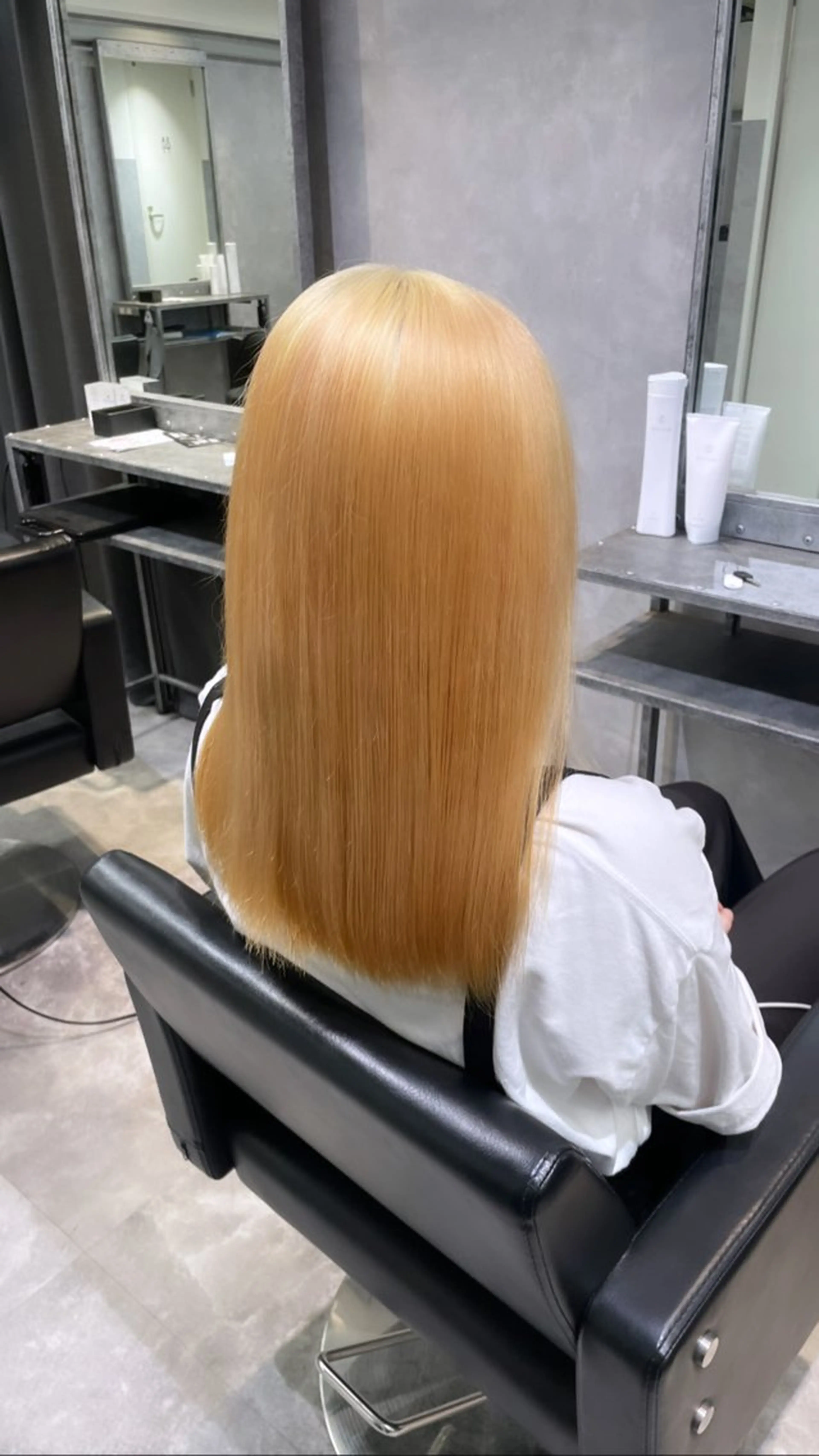 セミロング カラー ヘアカラー mimiiy fukaのヘアスタイル