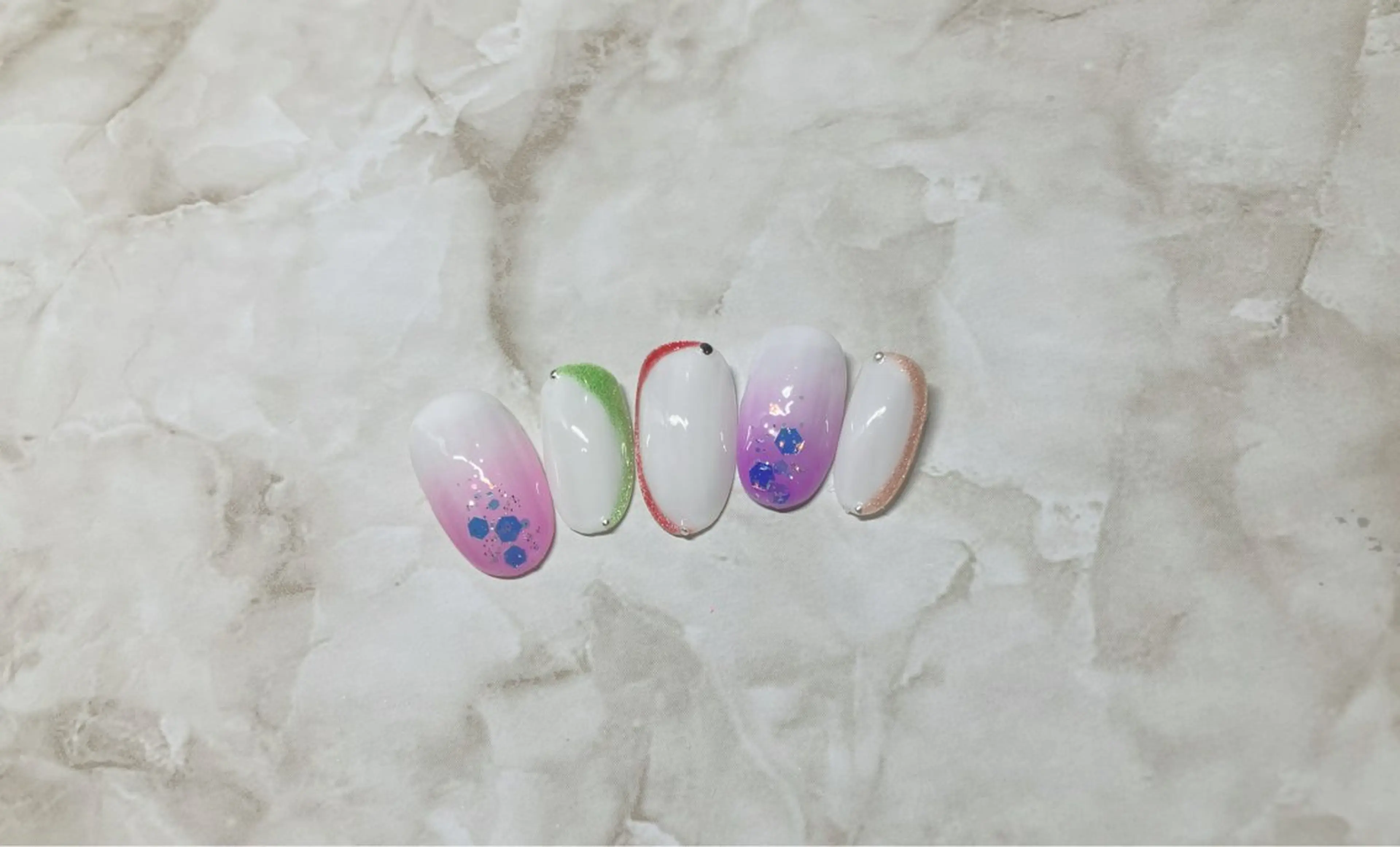 ネイル andulte MAIのネイルデザイン