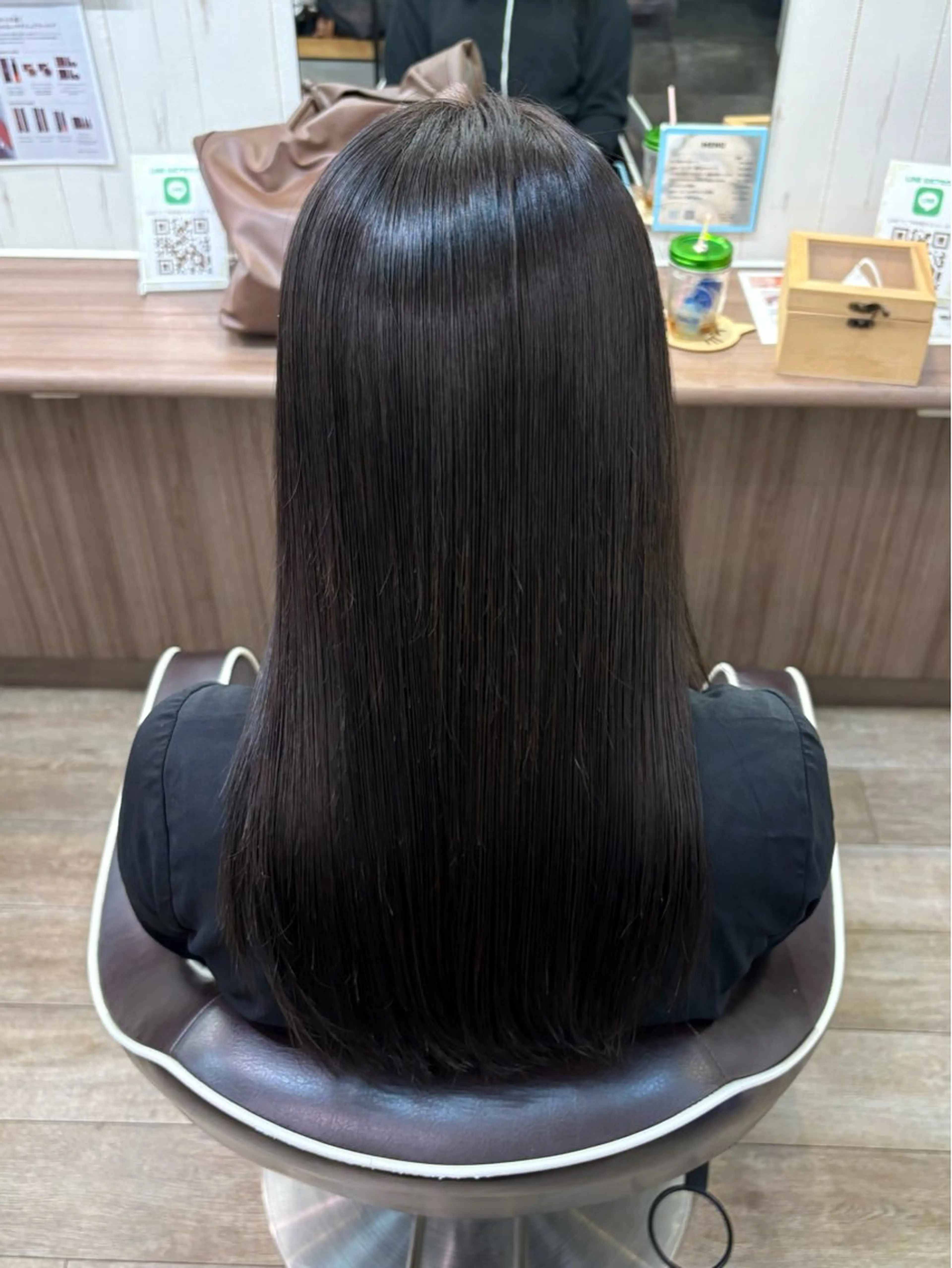 ロング カラー アッシュ ベージュカラー 縮毛矯正 トリートメント vict hair所属・新倉 舞のヘアスタイル