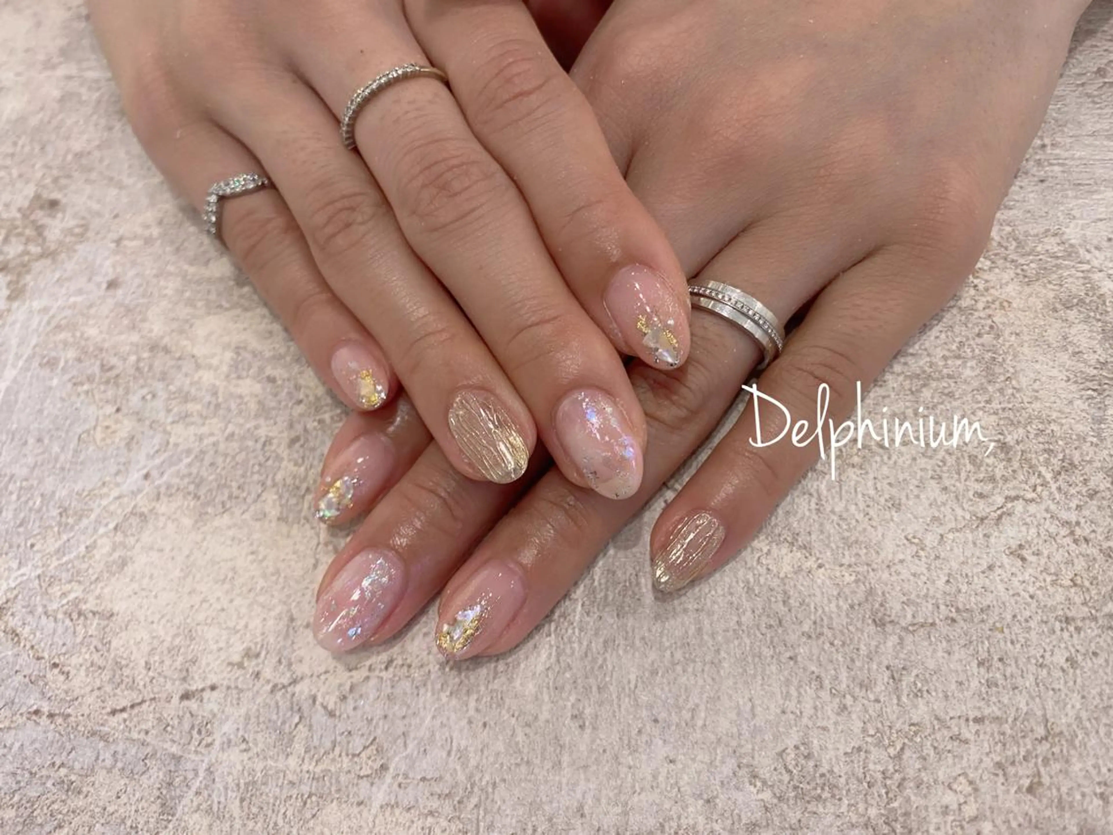 ネイル ゴールド キラキラネイル ニュアンスネイル ピンク シルバー ハンドネイル 岡本 友恵のネイルデザイン
