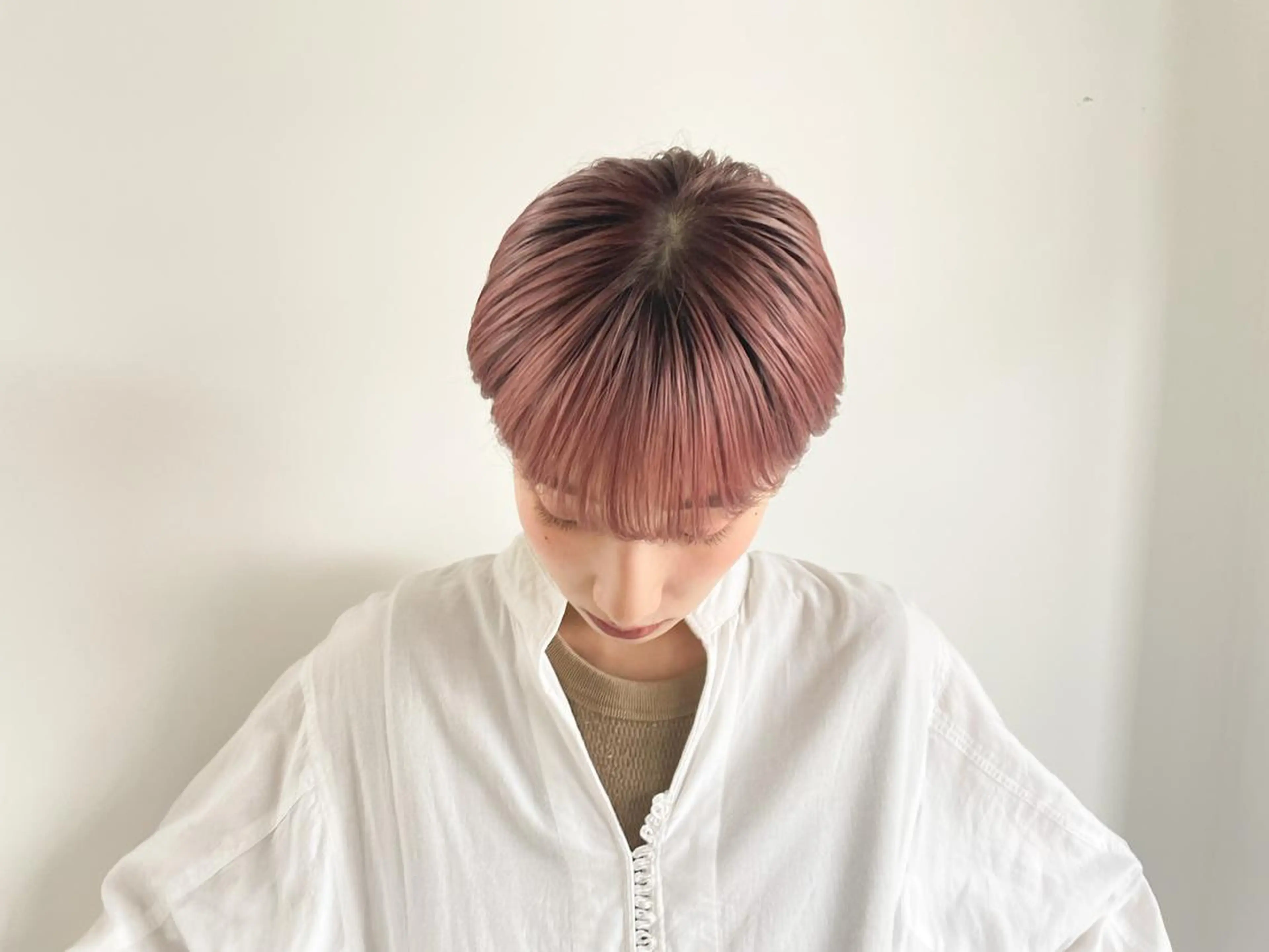 ショート カラー ベージュカラー ブリーチ ピンクカラー ピンクベージュ カット ヘアカラー Takuma Suzuki中目黒のヘアスタイル