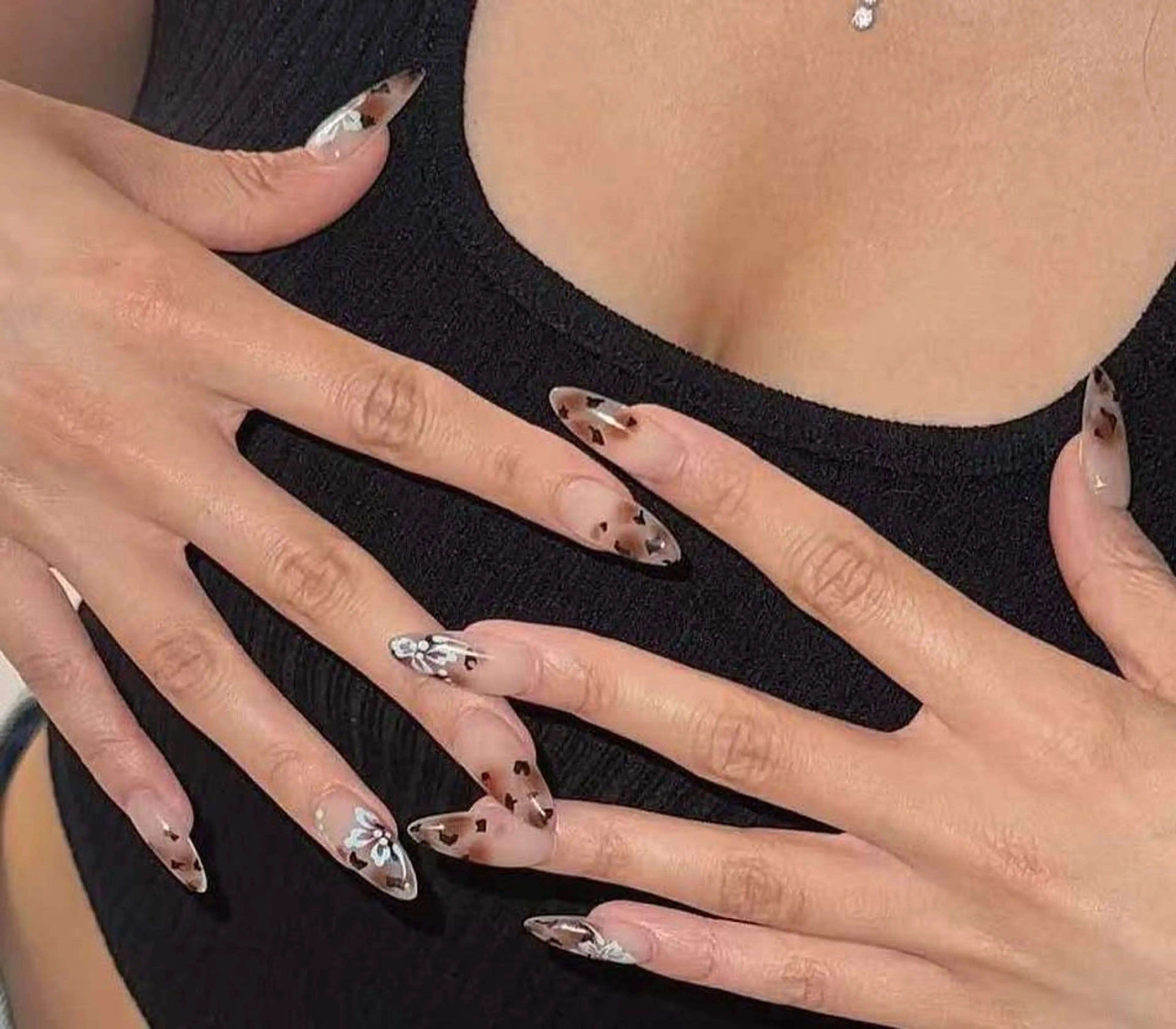 ネイル オーロラネイル フラワーネイル フットネイル フレンチネイル ジェルネイル ハンドネイル BabyYouMi nailのネイルデザイン