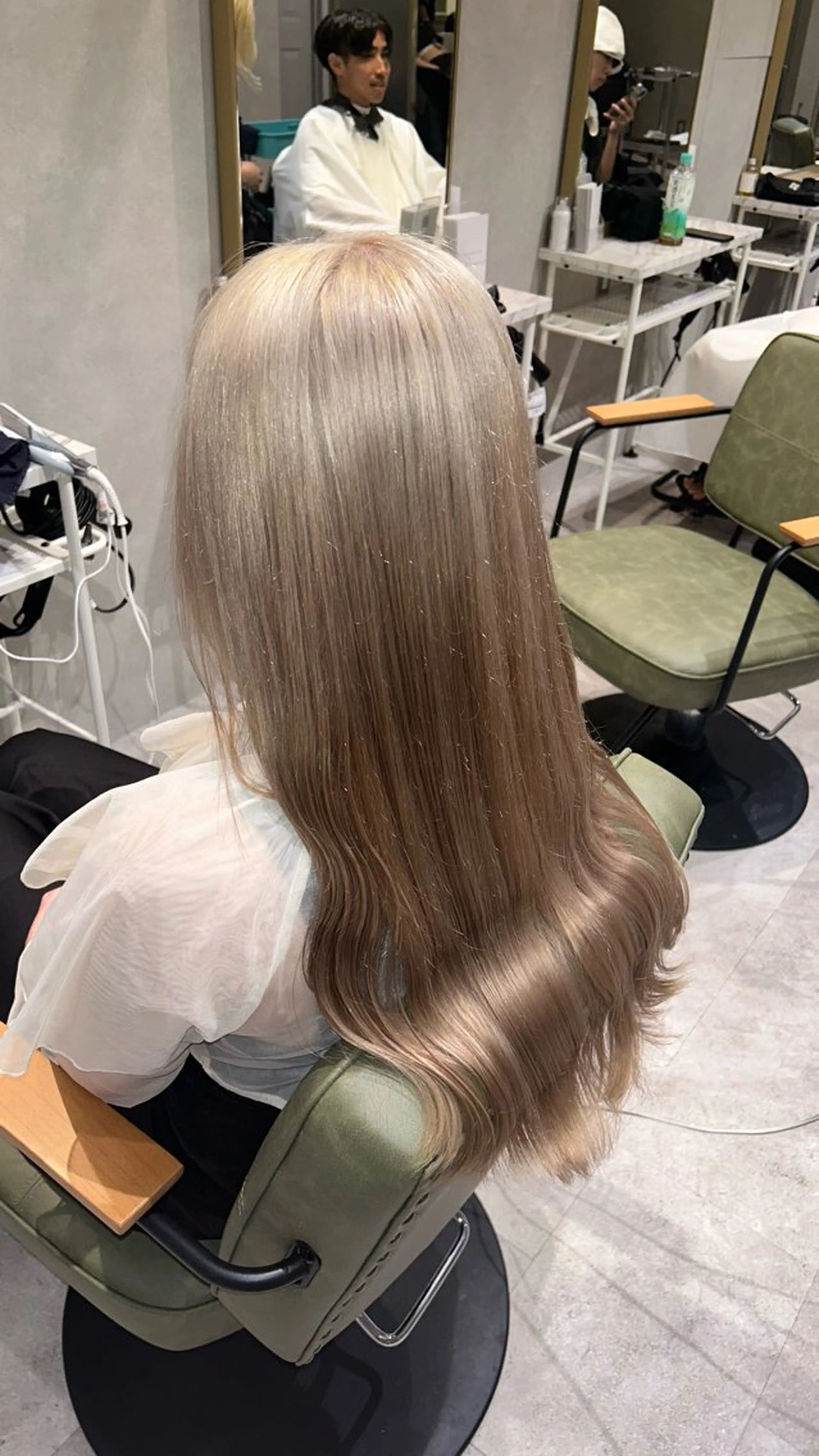 カラー ベージュカラー ホワイトベージュ 艶カラー レイヤーカット　ゆめのヘアスタイル