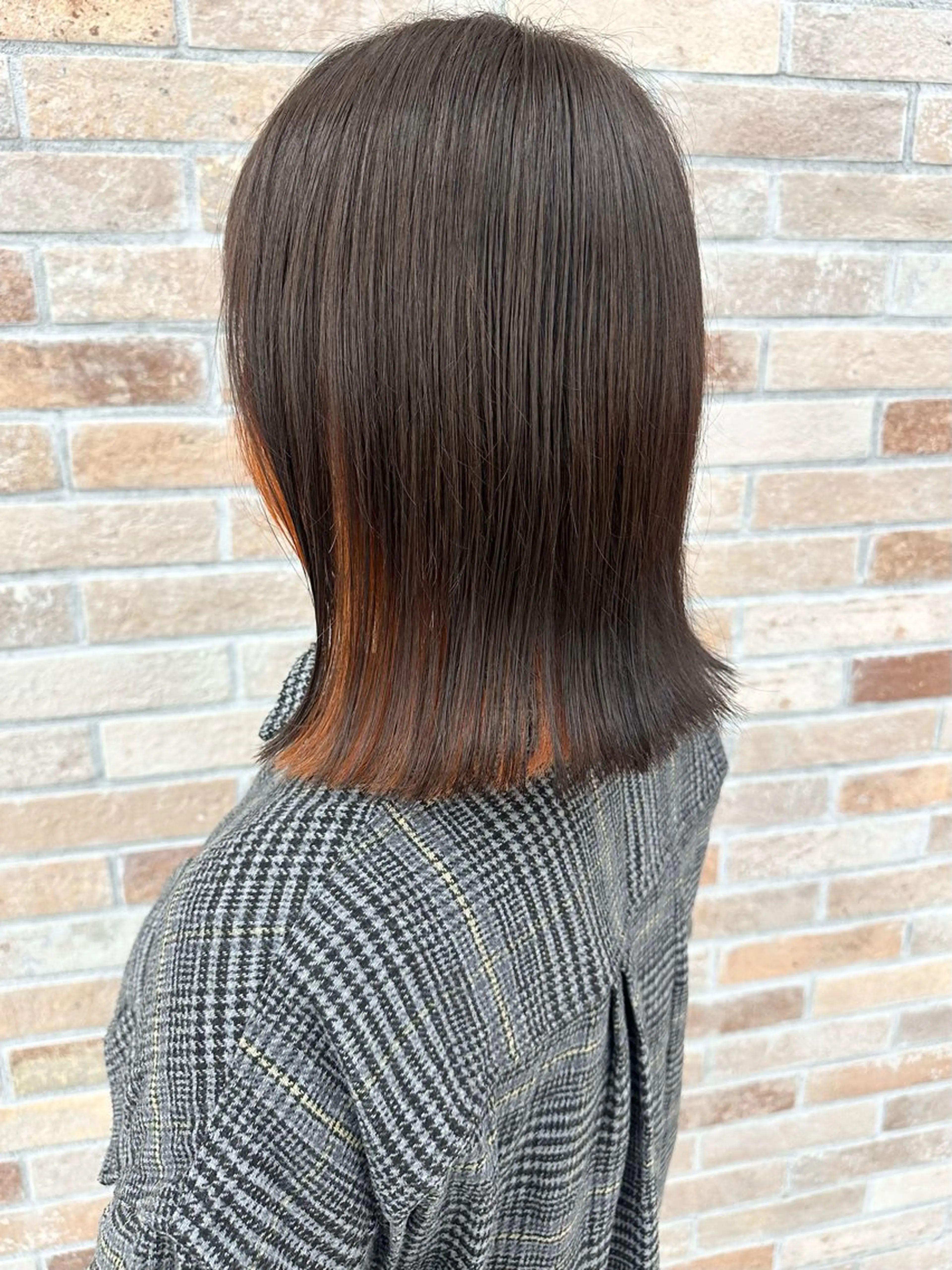 ミディアム カラー ブリーチ イヤリングカラー オレンジ 齋藤 らいのヘアスタイル