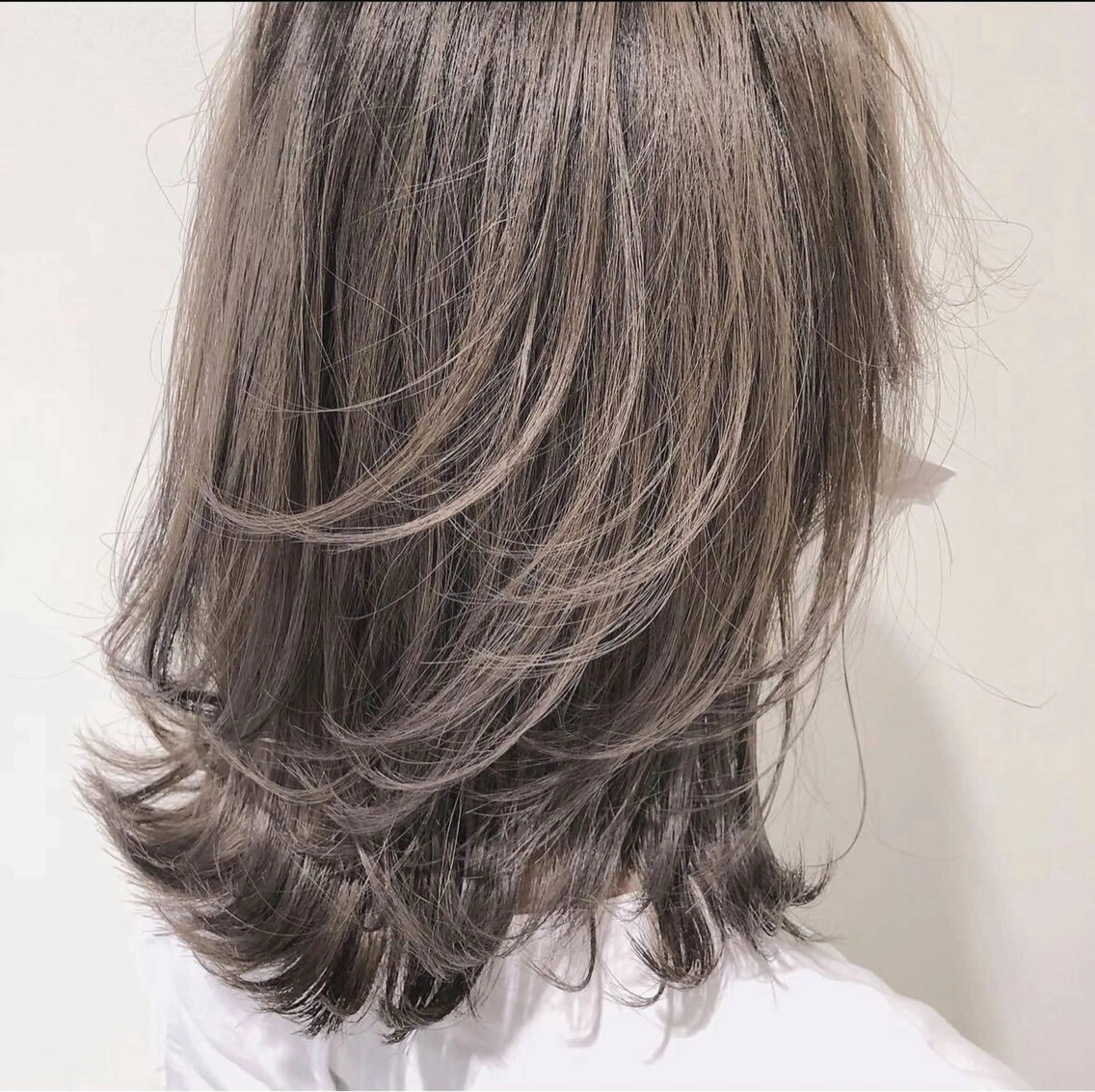 ミディアム カラー GO TODAY SHAiRE SALON原宿Stella店所属・GO TODAY シェアサロンのヘアスタイル