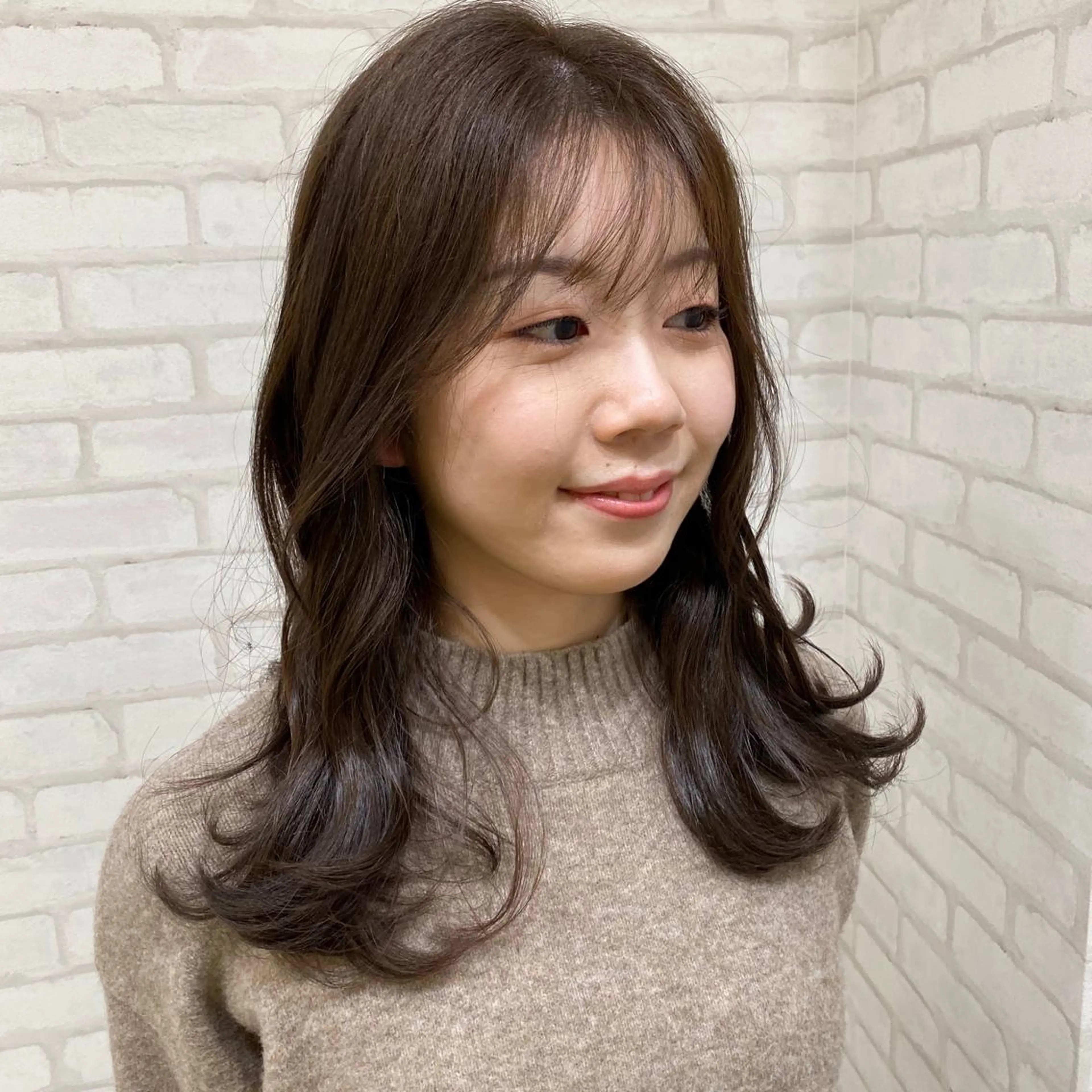 セミロング カラー abilita AZUSAのヘアスタイル