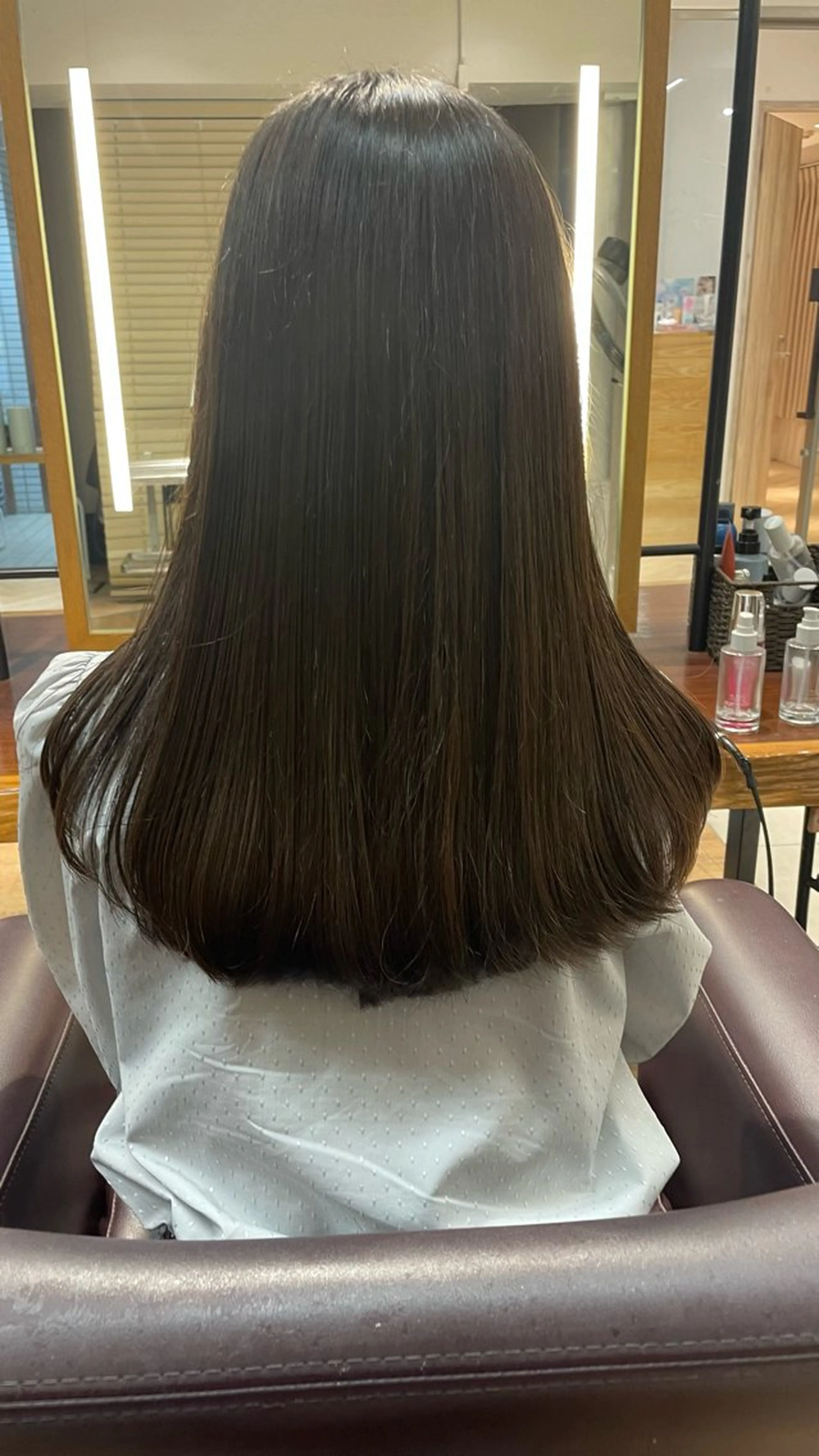 セミロング カット 艶カラー/ ストレート/くるみのヘアスタイル