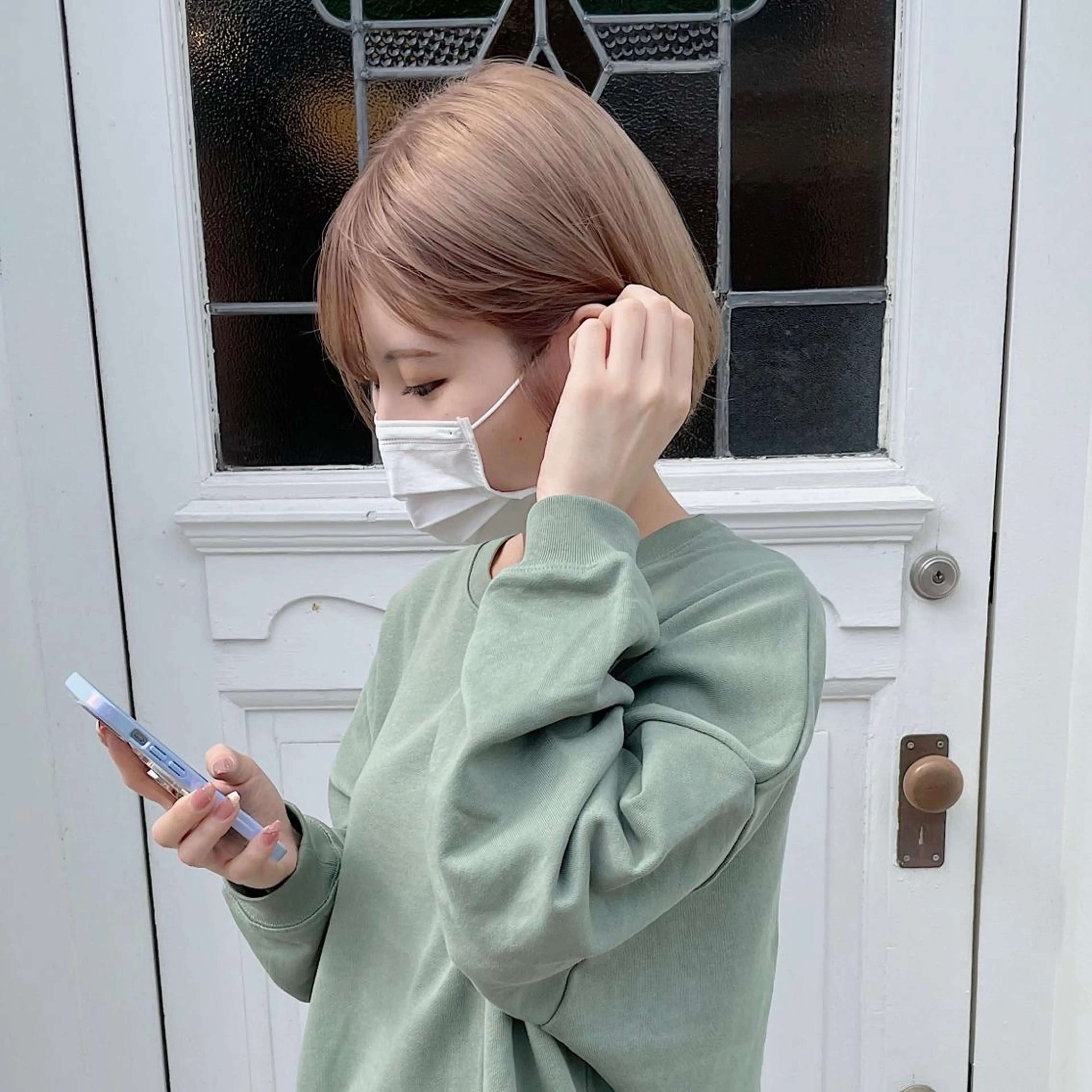 ショート カラー ベージュカラー ブリーチ ハイトーンカラー ボブ カット ヘアカラー h a k u 大倉 卓人のヘアスタイル