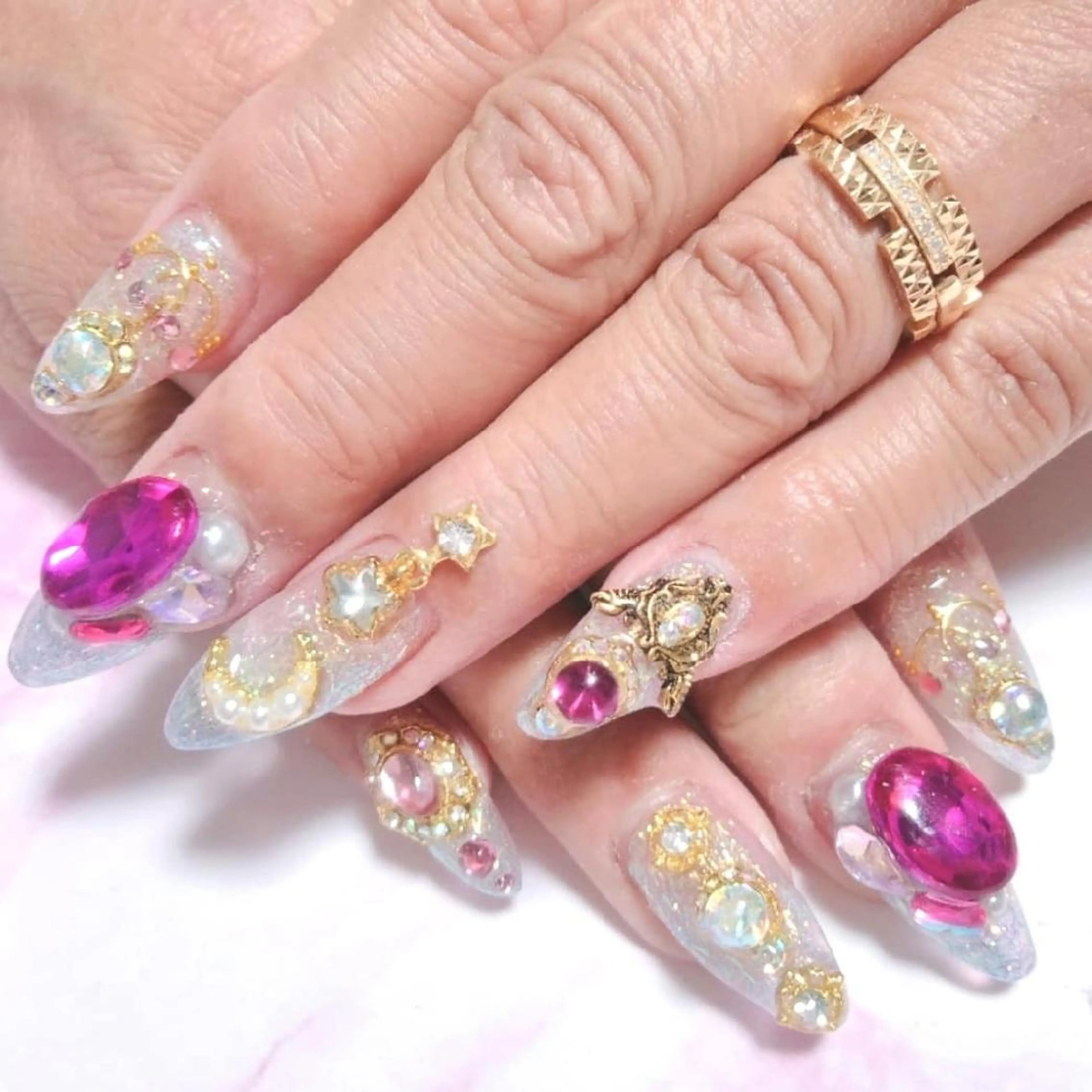 ネイル エステとネイル ローズコンフォートのネイルデザイン