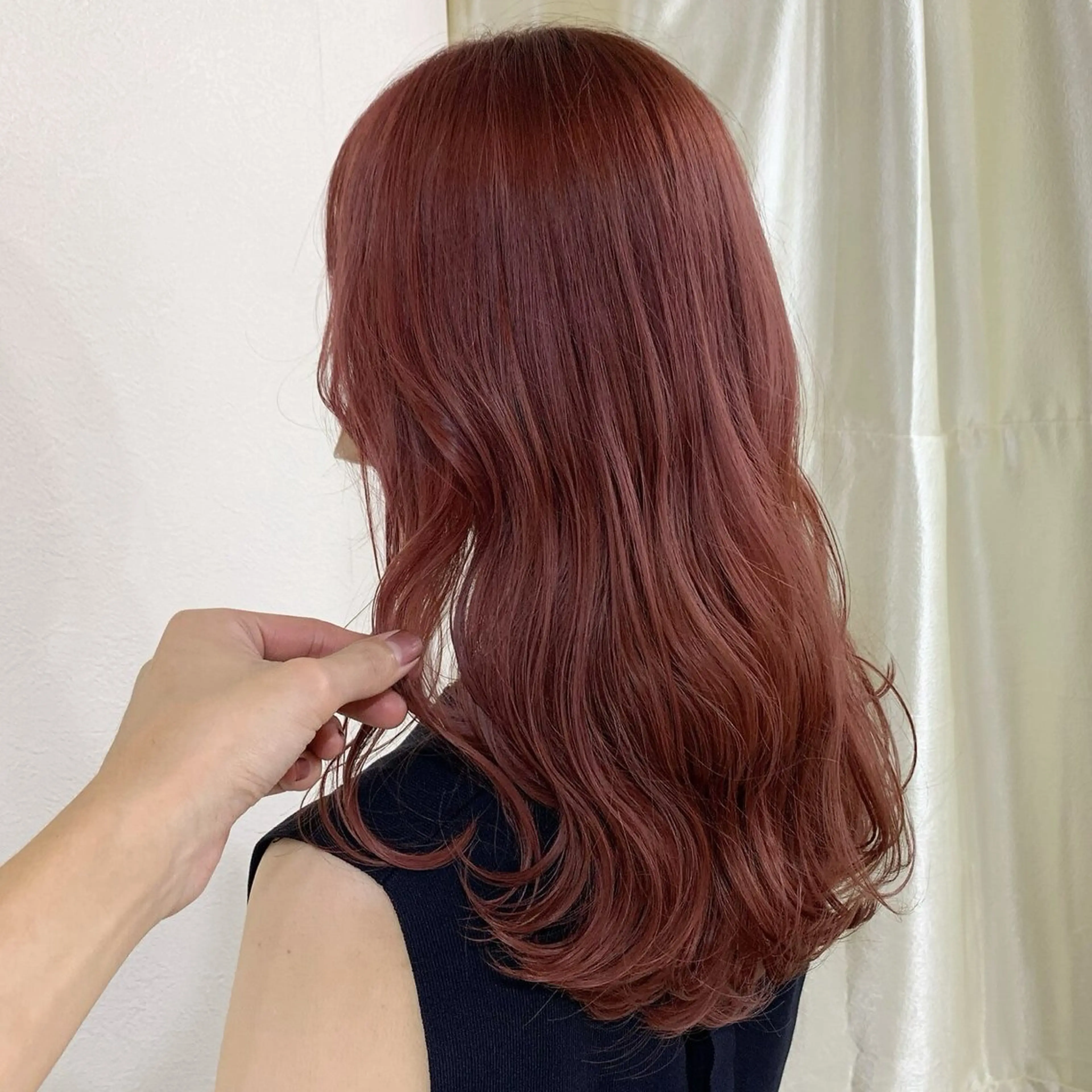 セミロング カラー ベージュカラー ブラウンカラー 透明感カラー ピンクカラー レッドカラー edge.下北沢 相場堅弥のヘアスタイル