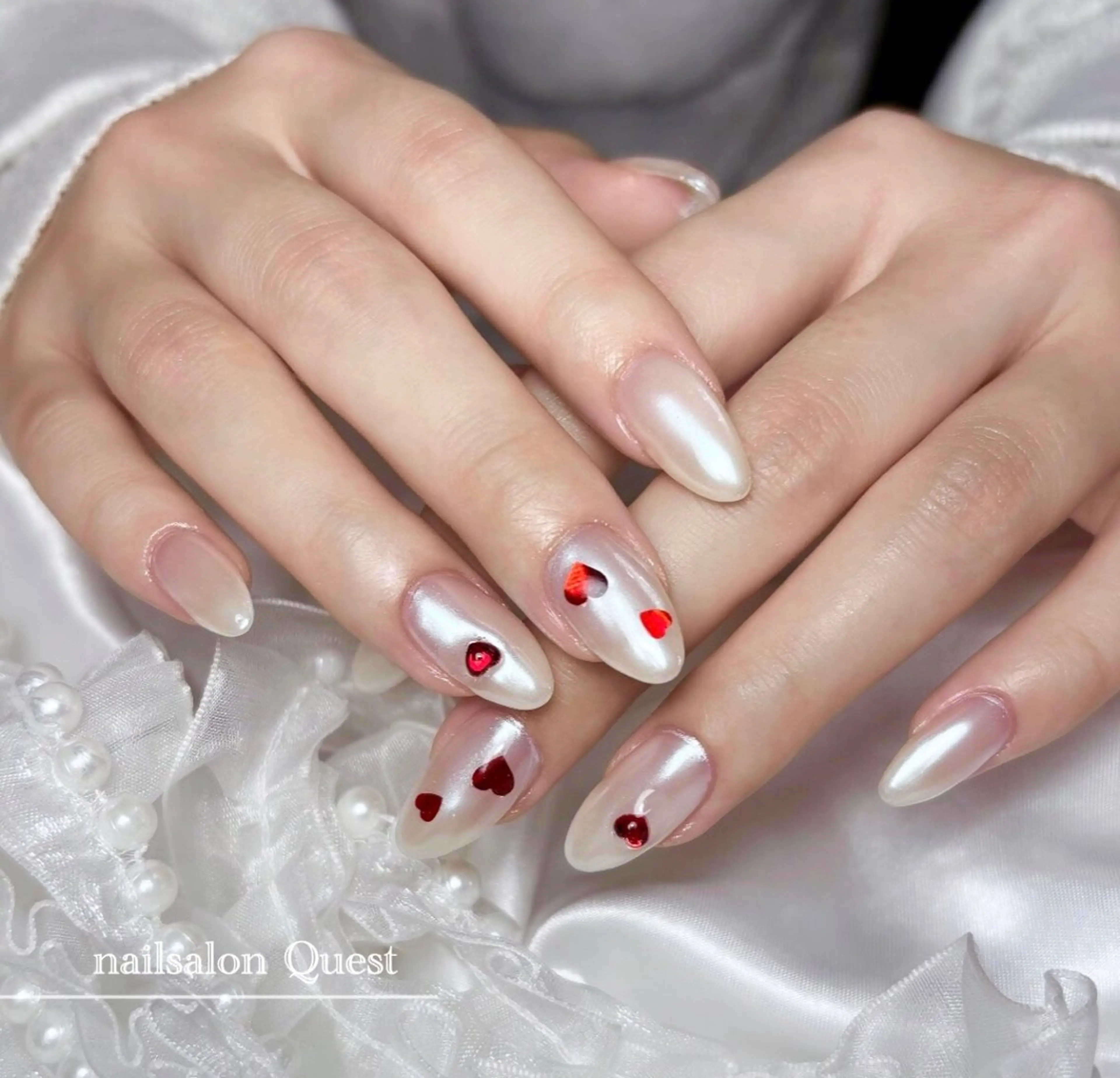 ネイル ハート ミラーネイル ホワイト ハンドネイル nailsalon Questのネイルデザイン