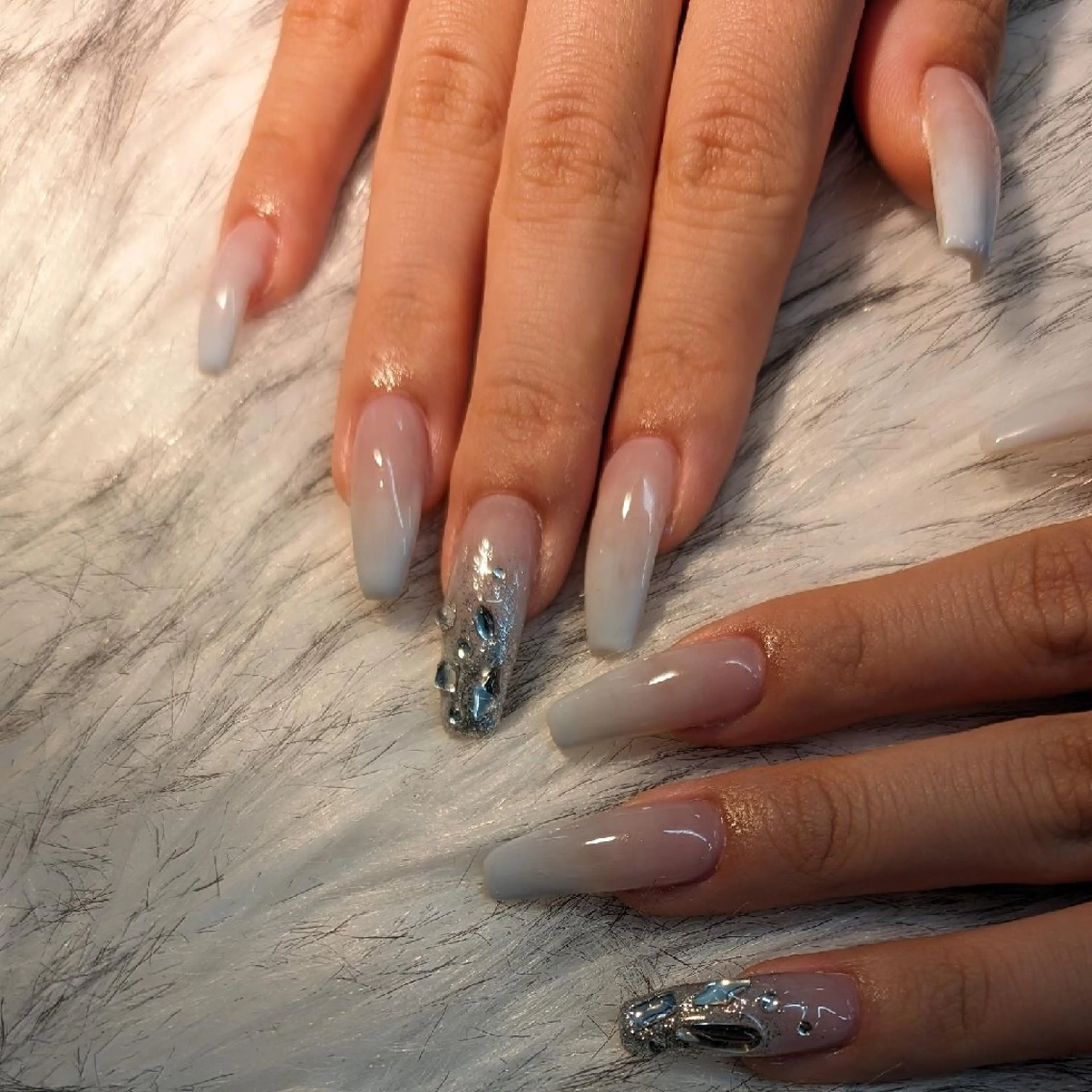 ネイル ハンドネイル RUNWAY 　　の眉毛・アイブロウイメージ