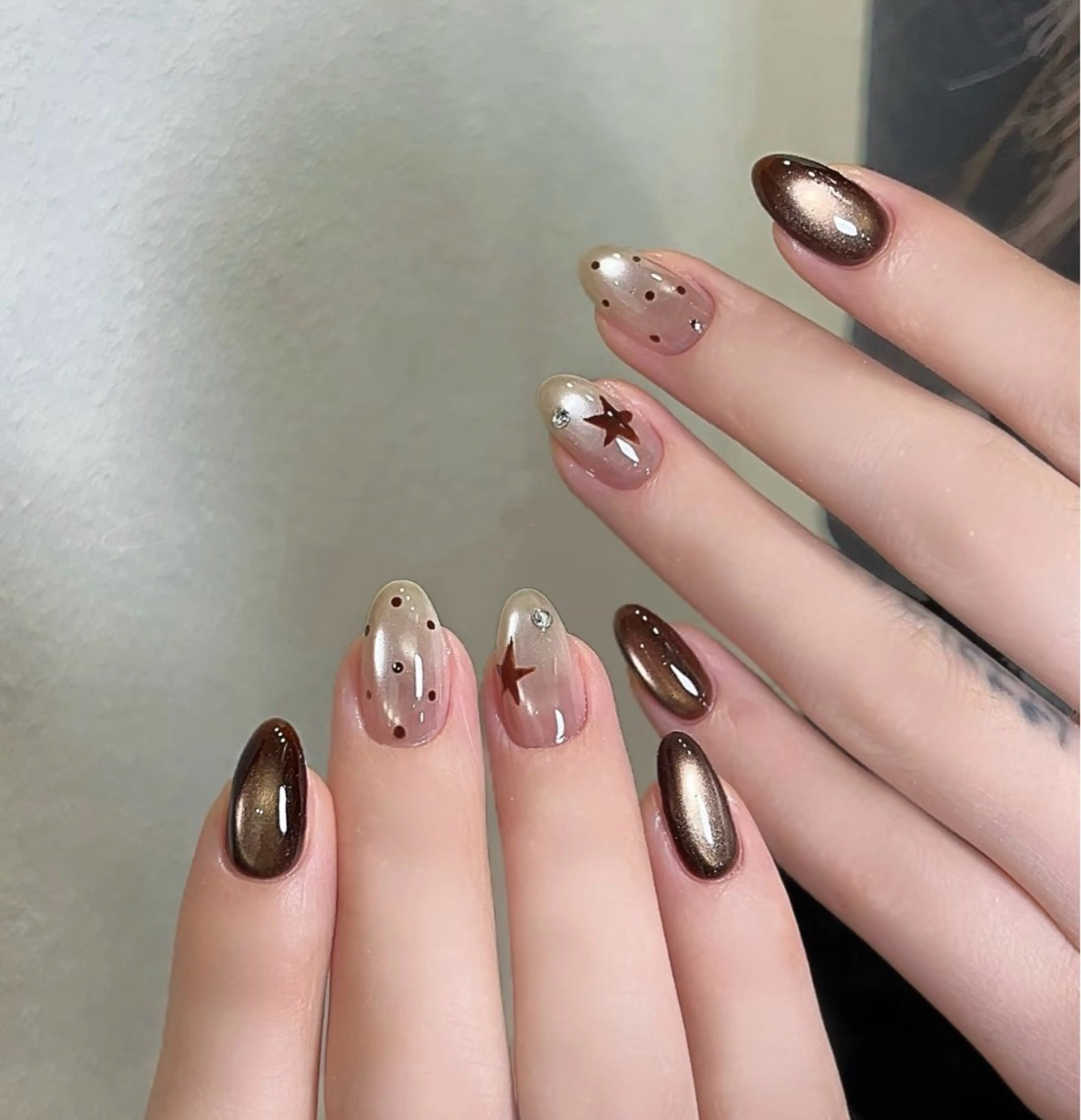 ネイル ブラウン ジェルネイル キラキラネイル マグネットネイル ニュアンスネイル ハンドネイル Wilu nail 二子玉川店のネイルデザイン