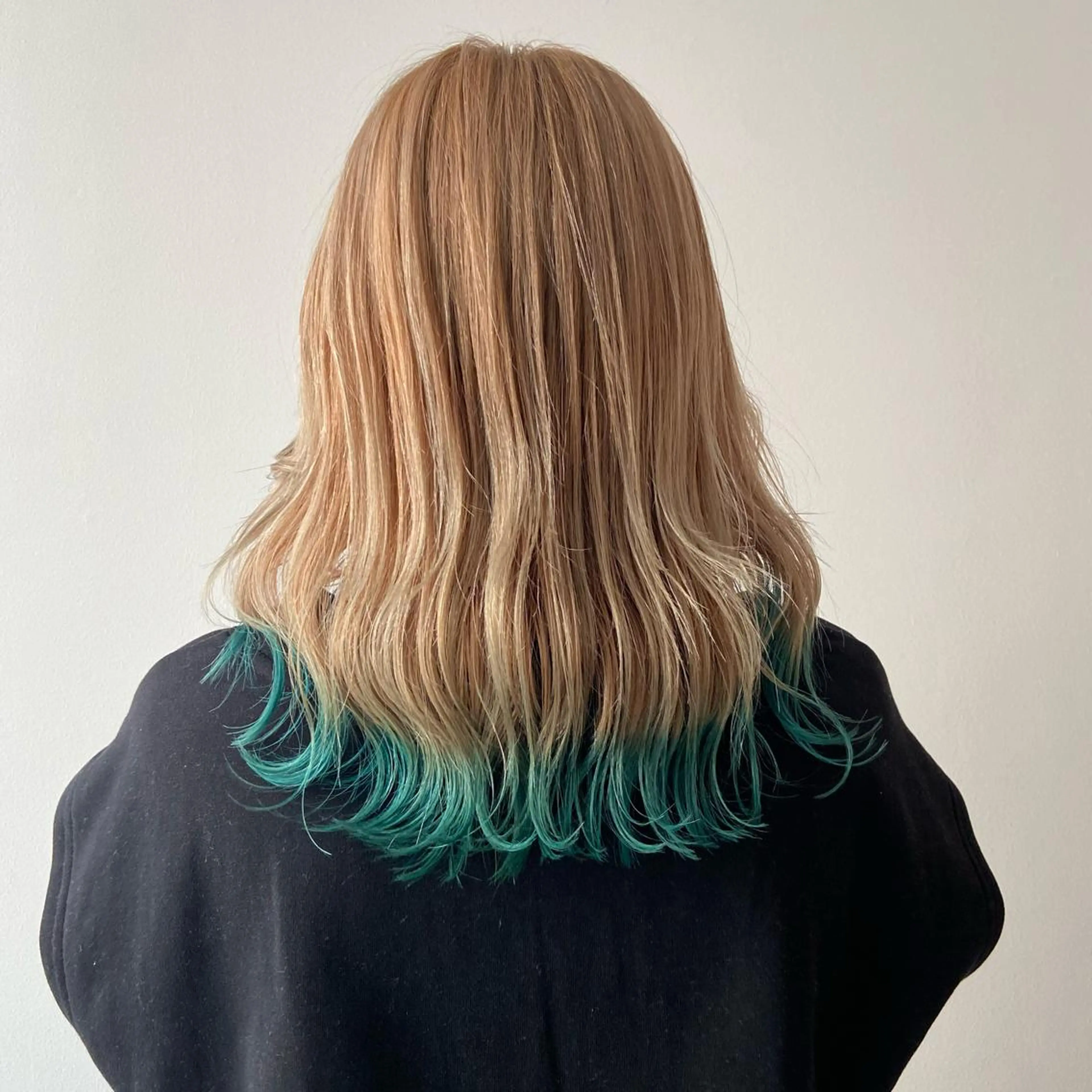 セミロング カラー Rinon所属・沖 真琴のヘアスタイル