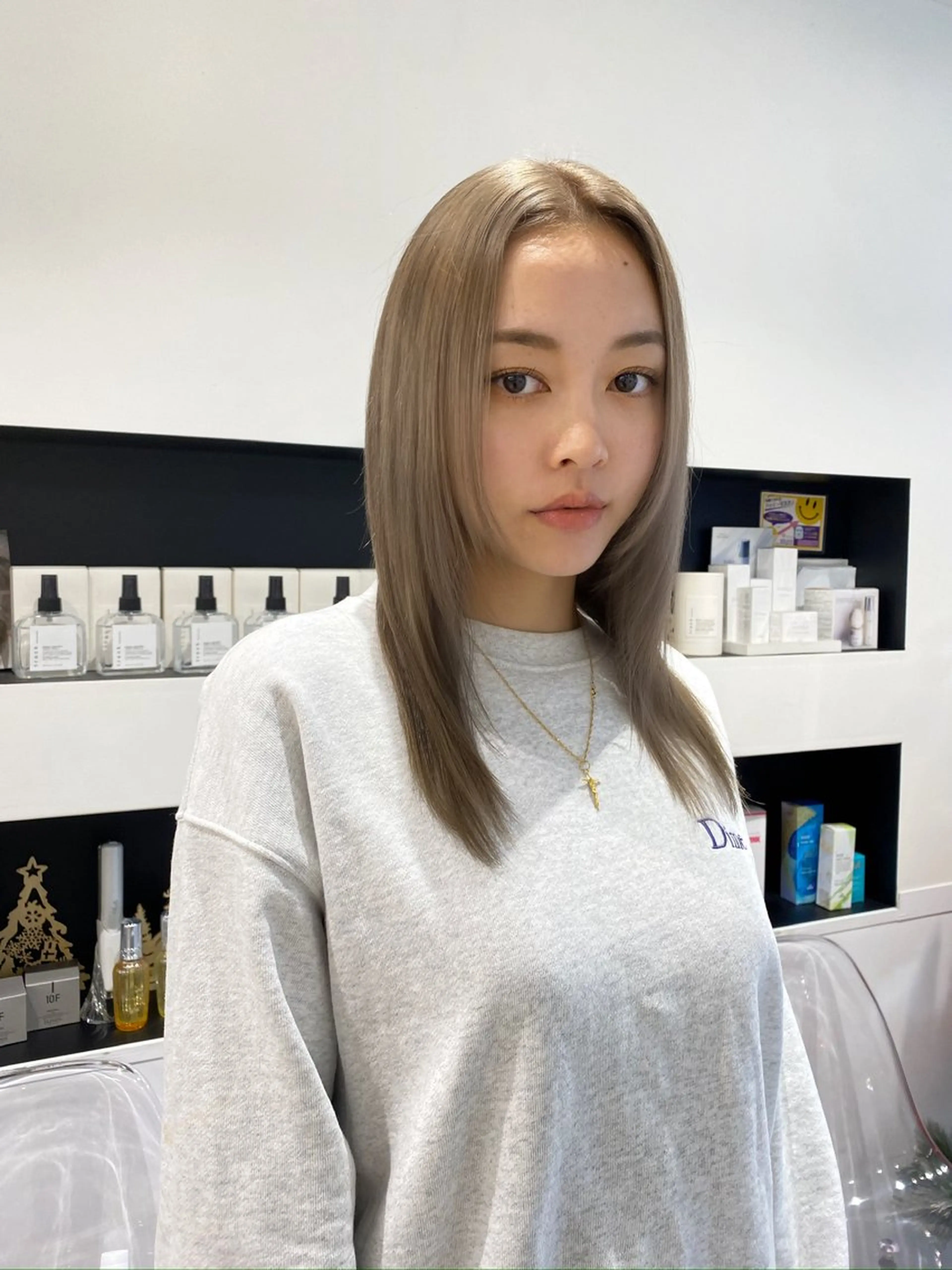 セミロング カラー ブリーチ ケアブリーチ 透明感カラー ハイトーンカラー 韓国風カラー emu所属・けいこ🍊ニュアンス ネイル/個性派ネイルのネイルデザイン