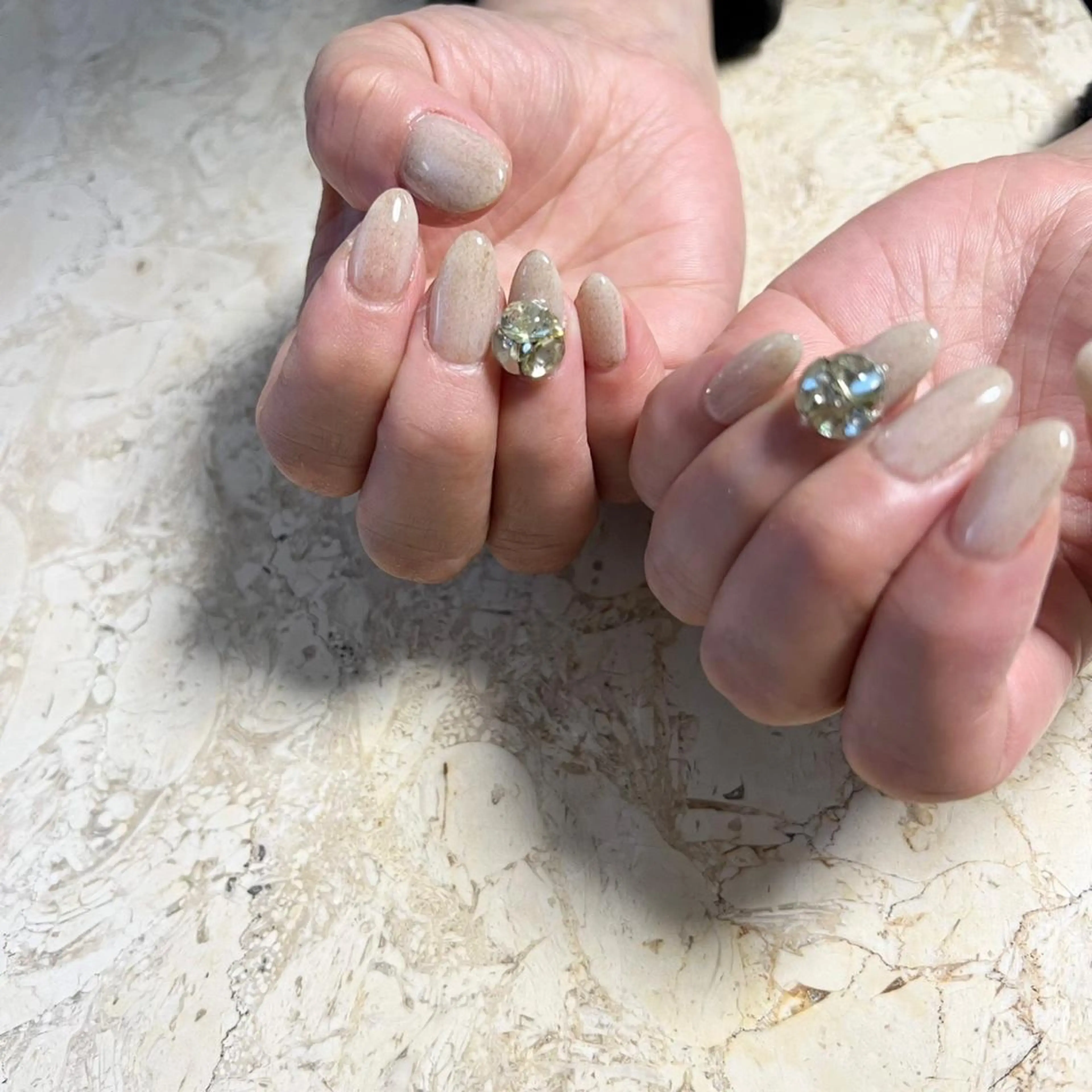 ネイル アートネイル オーロラネイル ジェルネイル ゴールド ハート ハンドネイル フットネイル nail salon mieux(ミュー)のネイルデザイン