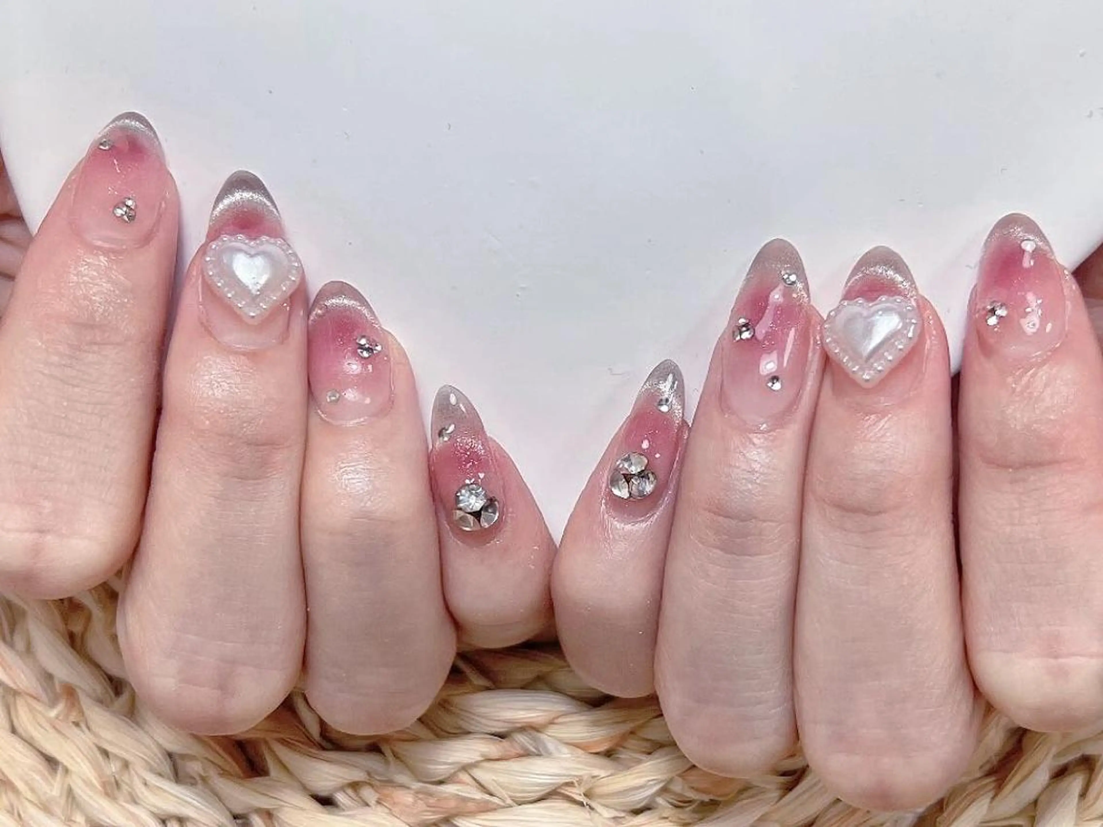 ネイル アートネイル オーロラネイル ガーリー キラキラネイル 韓国ネイル Nail Monsterのネイルデザイン