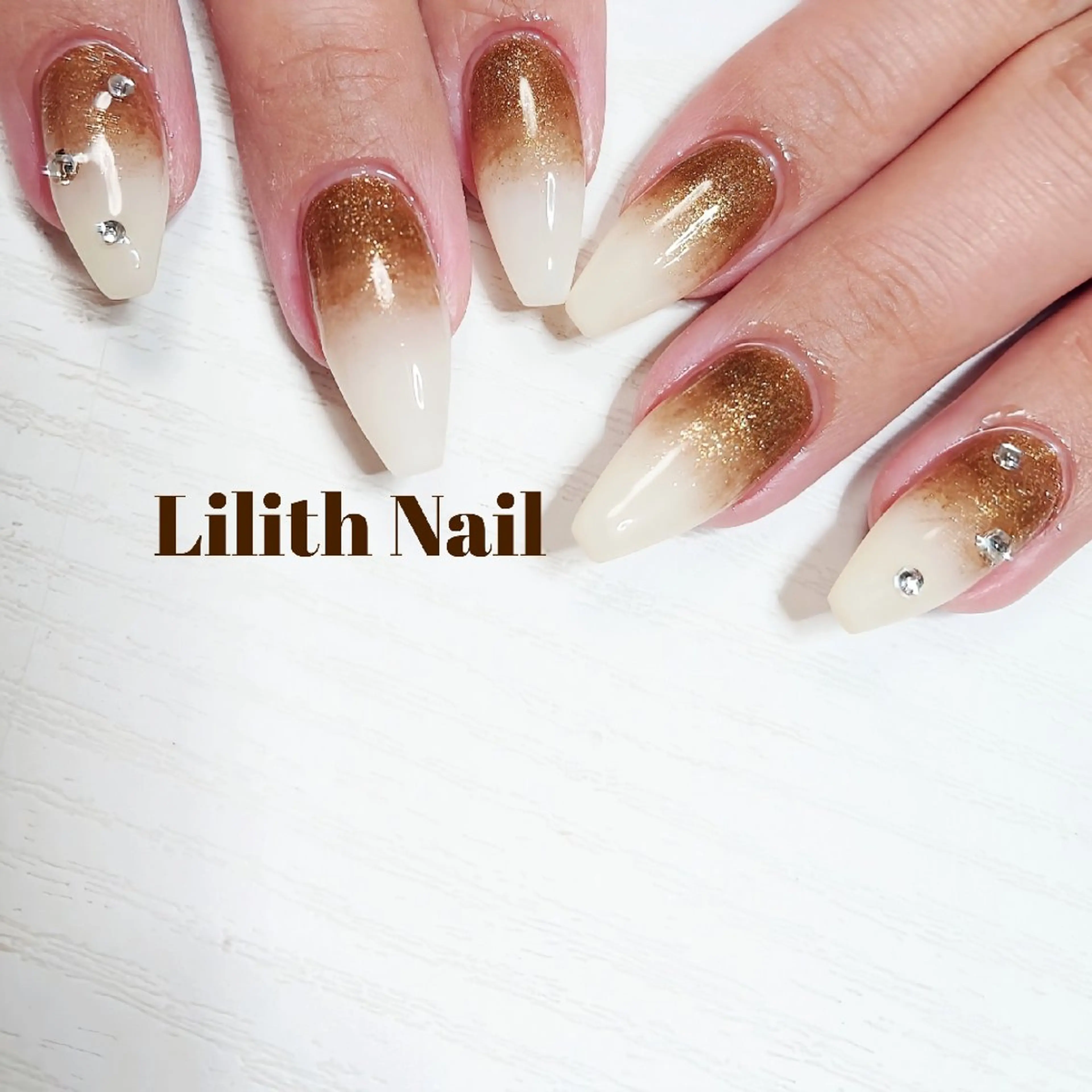 ネイル ストーンネイル ハンドネイル Lilith Nailのネイルデザイン