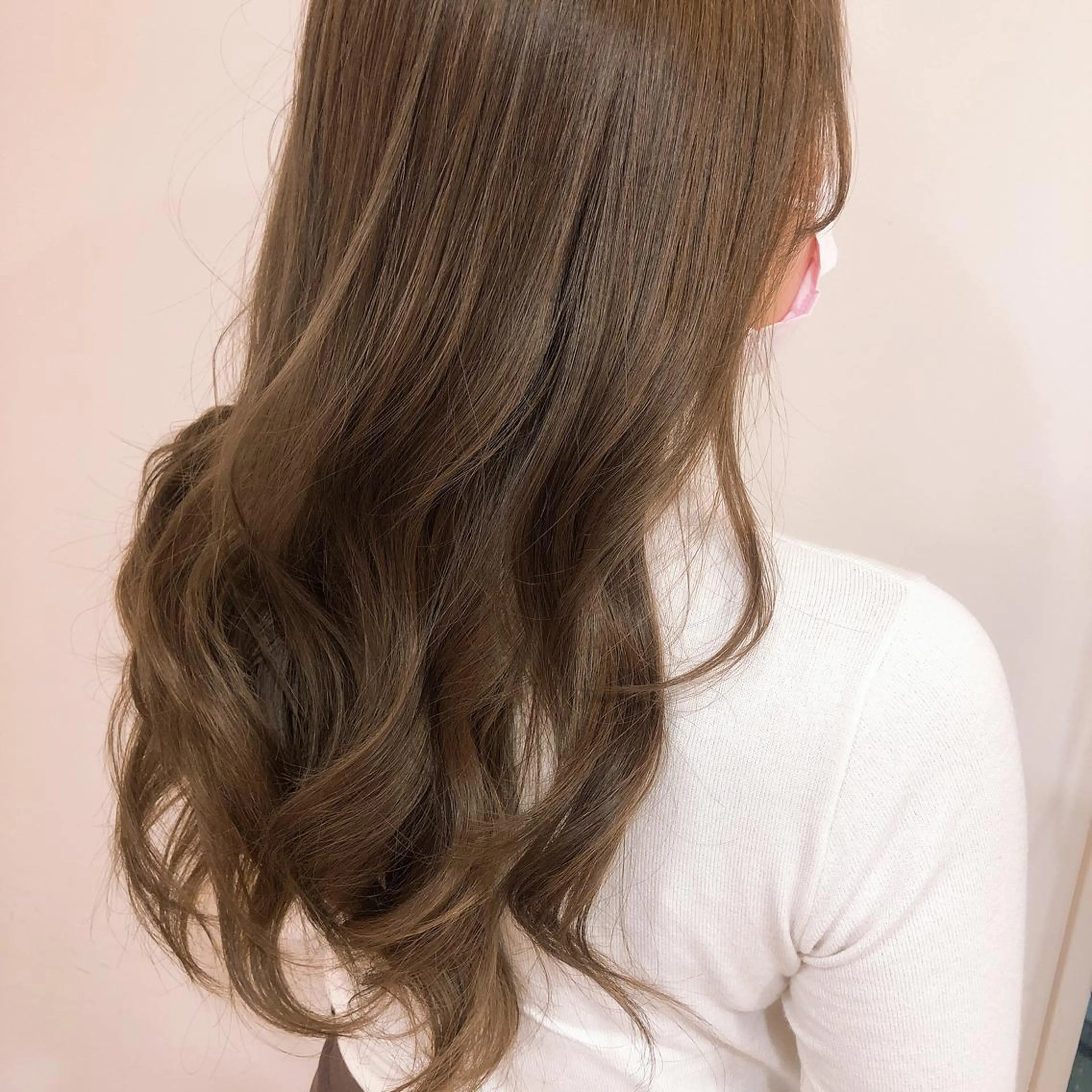 ロング カラー ブリーチ グレージュ ミルクティーグレージュ ヘアカラー トリートメント 似合わせ.ﾍｱｾｯﾄ 得意🌹井上美沙のヘアスタイル