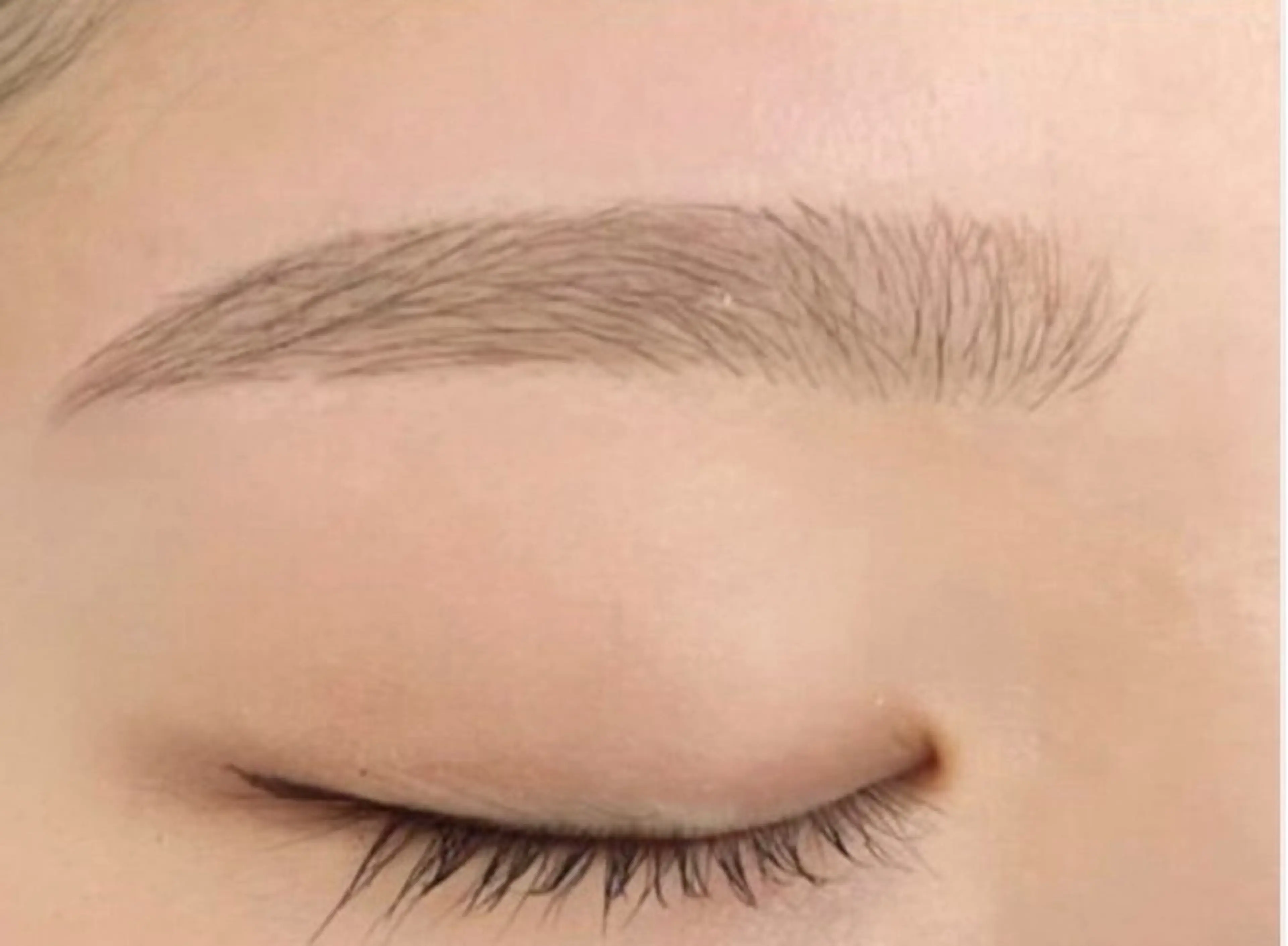 ⭐️美眉ワックス脱毛＋脱色カラー【アイブロウメイク込み】の写真