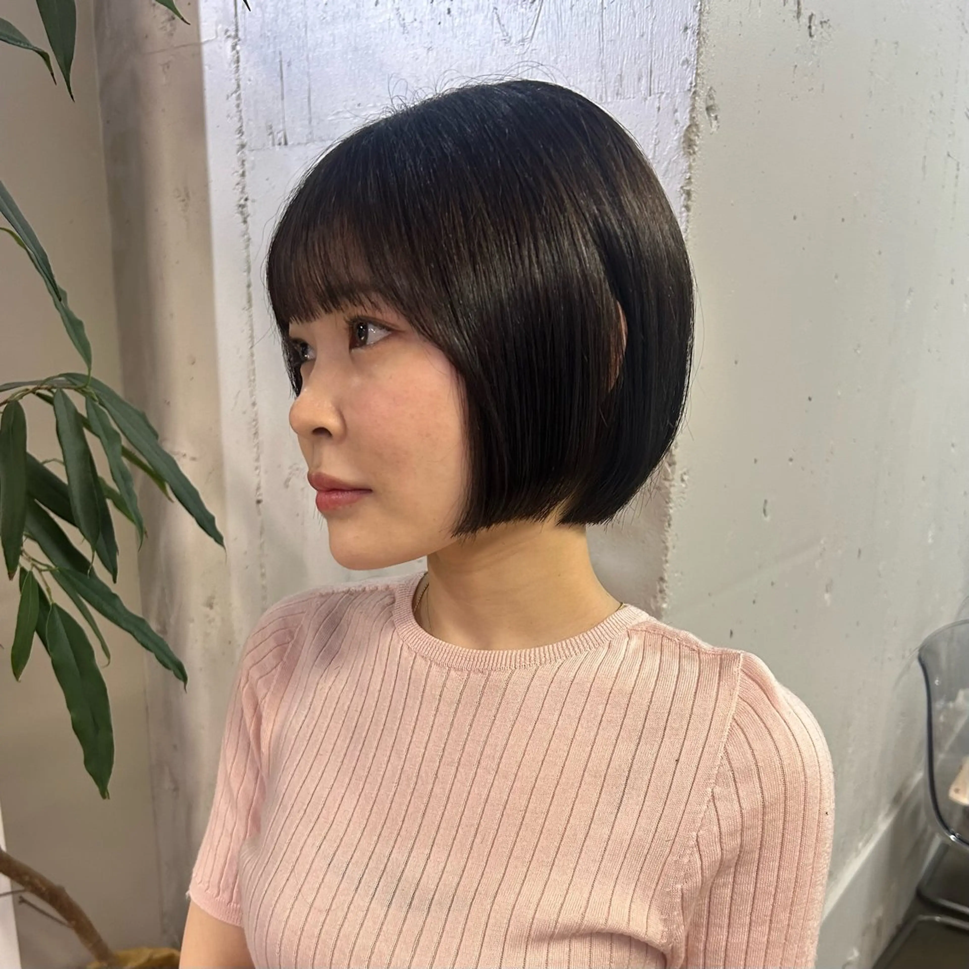 ショート 小顔に見えるボブ 透明感カラー🪽のヘアスタイル