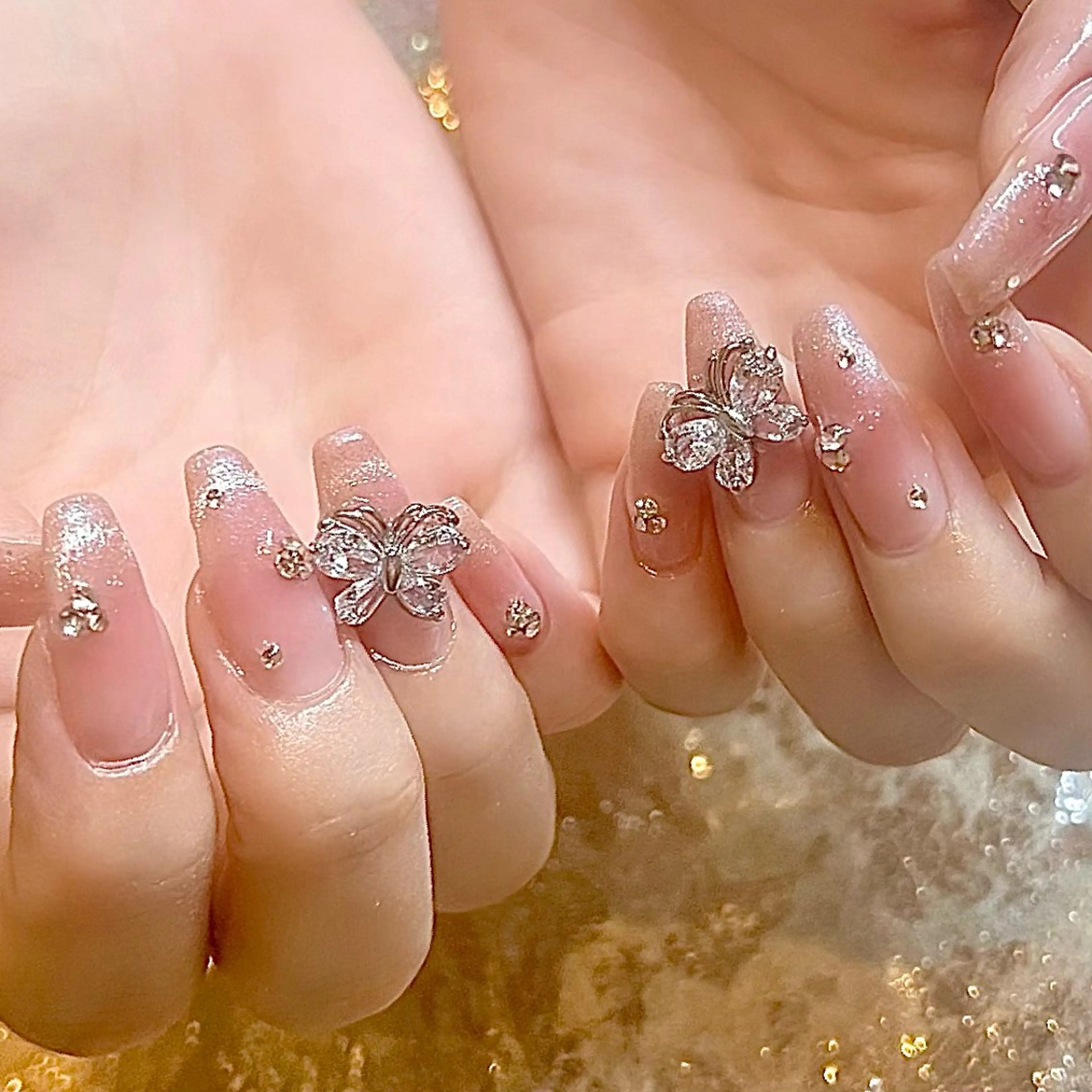 ネイル チークネイル マグネットネイル ハンドネイル H🌺 NAILのネイルデザイン