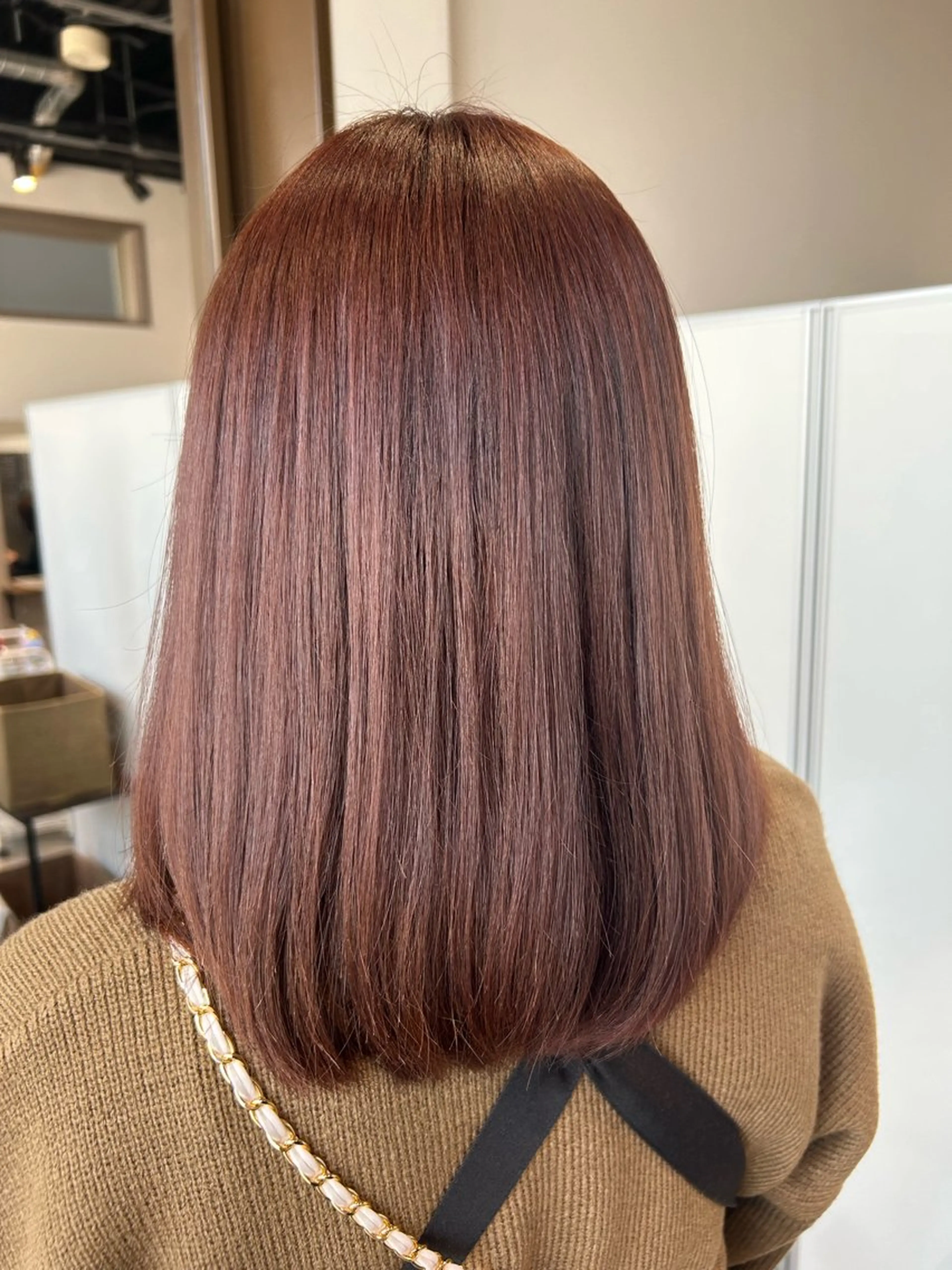 セミロング カラー Reina .のヘアスタイル