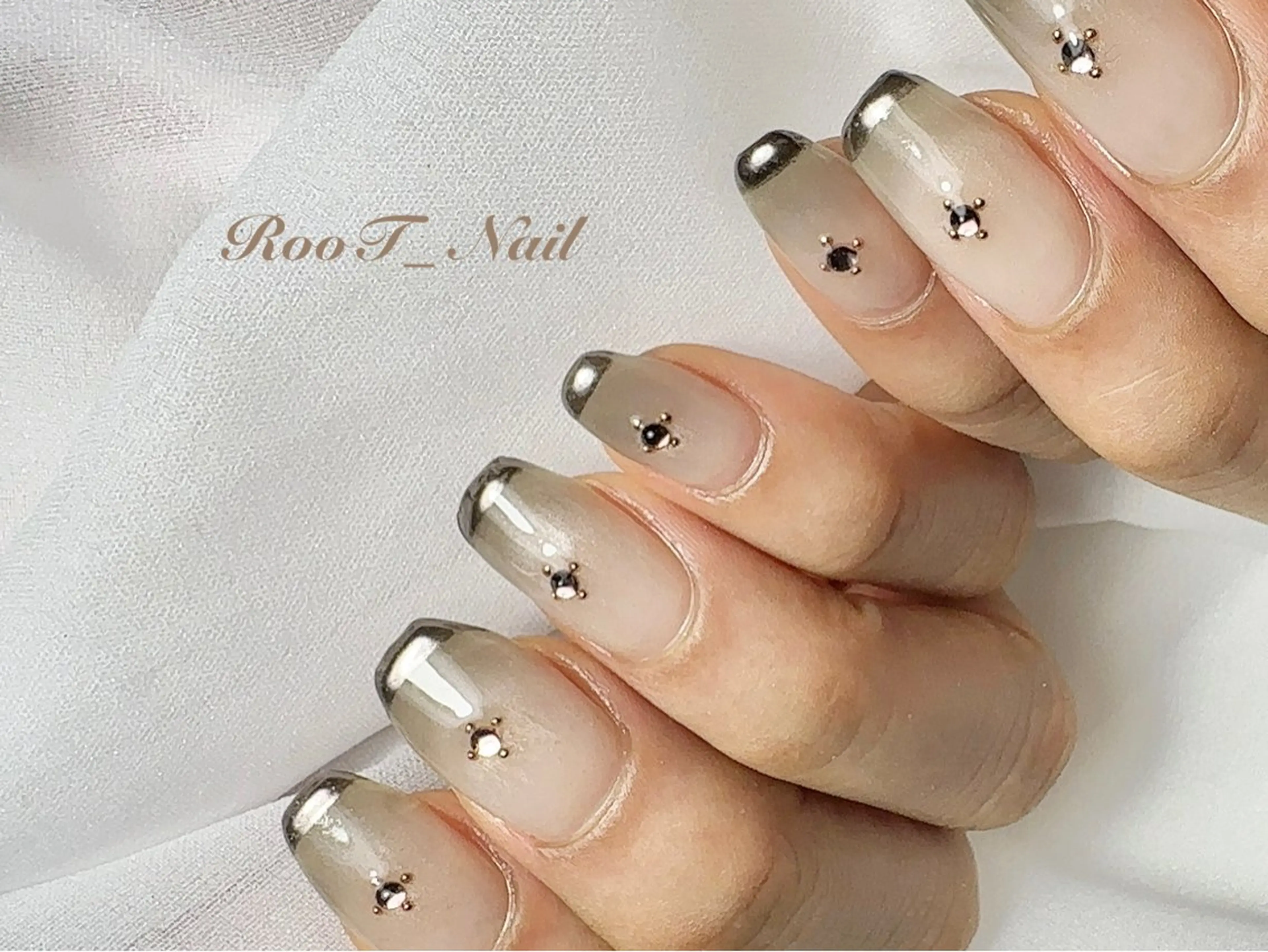 ネイル フレンチネイル マグネットネイル ミラーネイル ハンドネイル RooT Nailのネイルデザイン