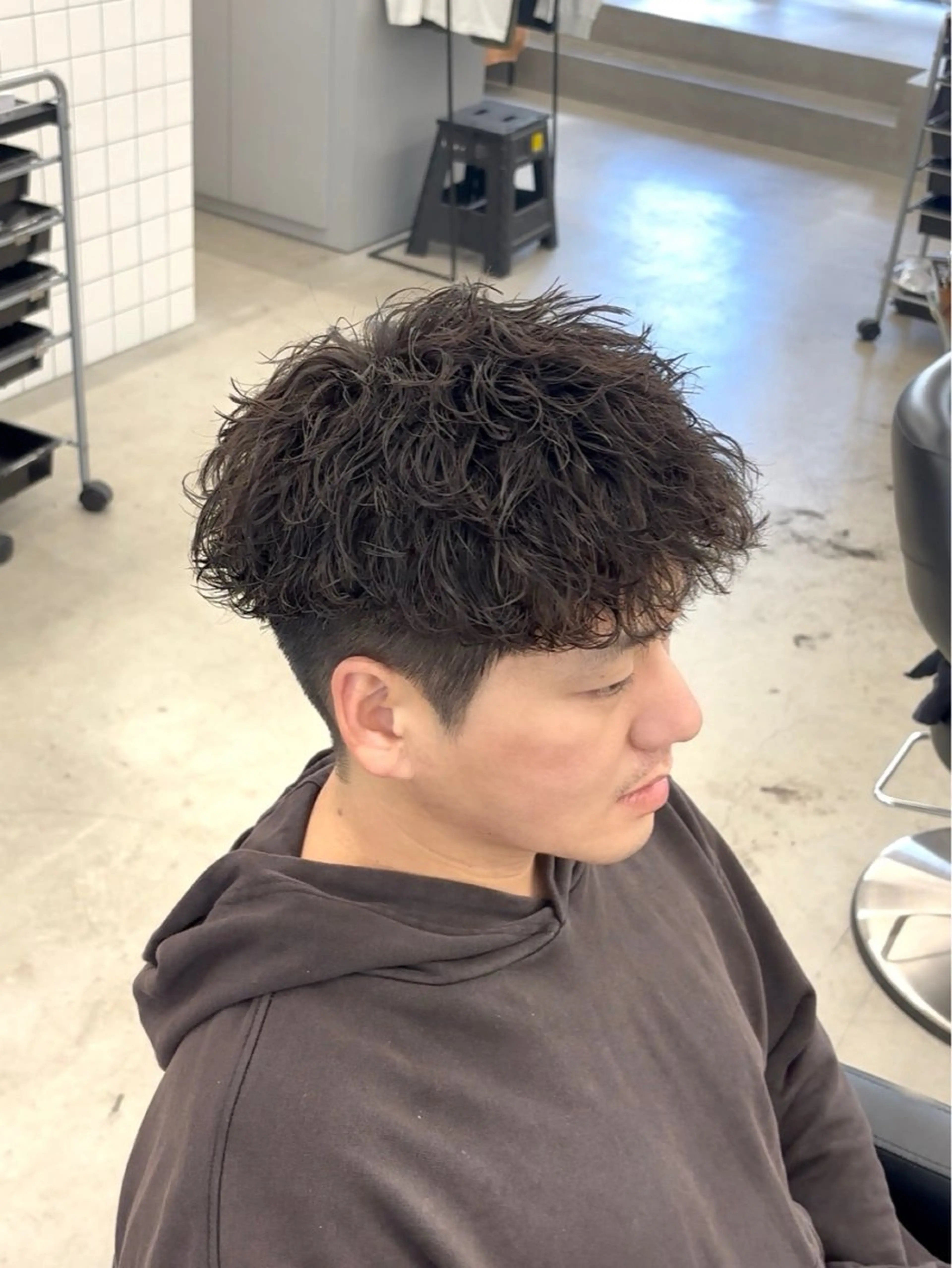 ショート パーマ メンズ マッシュ メンズパーマ ツイストスパイラルパーマ ショートヘア スパイラルパーマ カット パーマ なりたひろと / フェザーパーマのヘアスタイル
