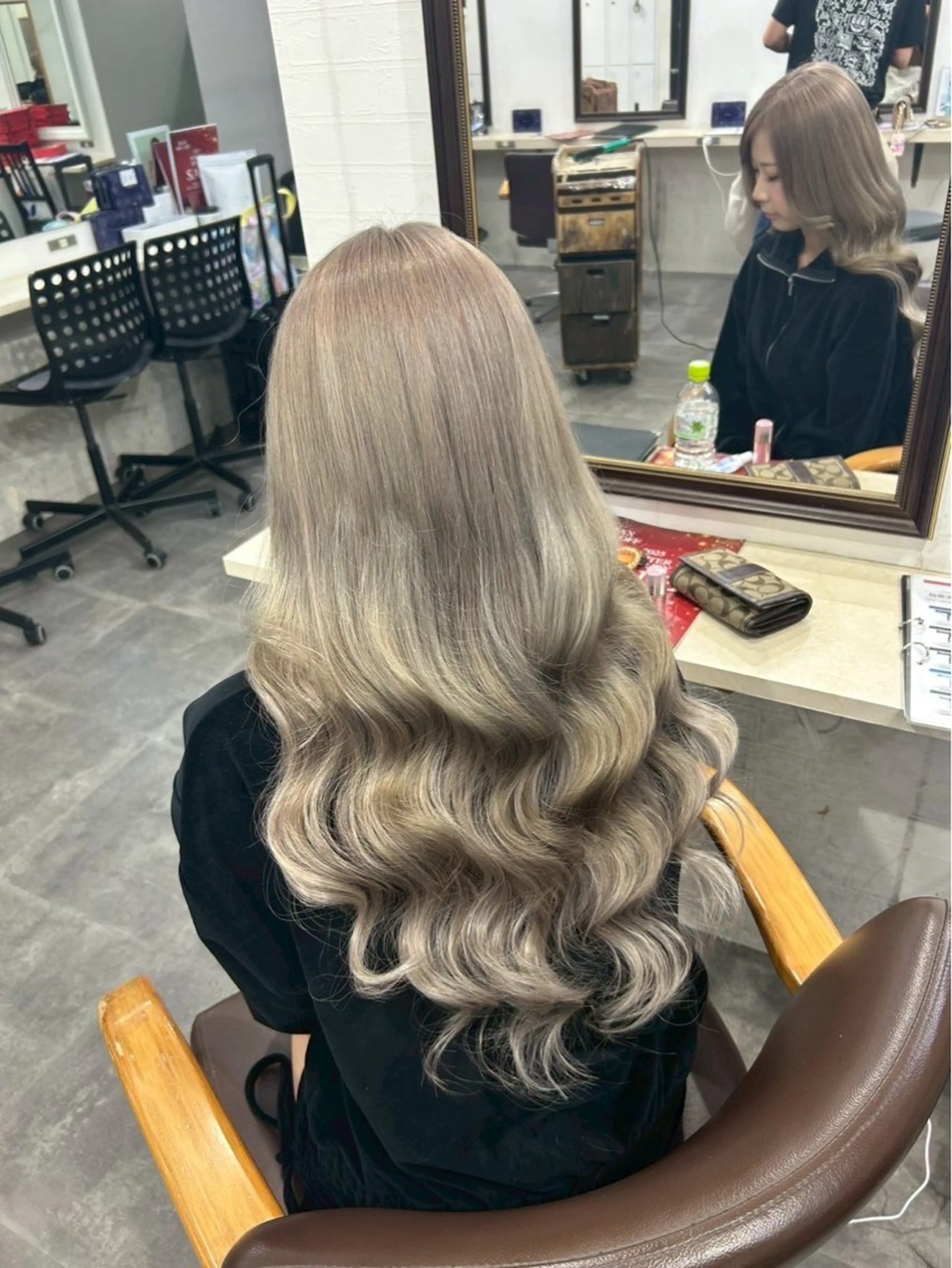 カラー ブリーチ ハイトーンカラー ヘアカラー U-topia 🌺井出萌菜🌺のヘアスタイル