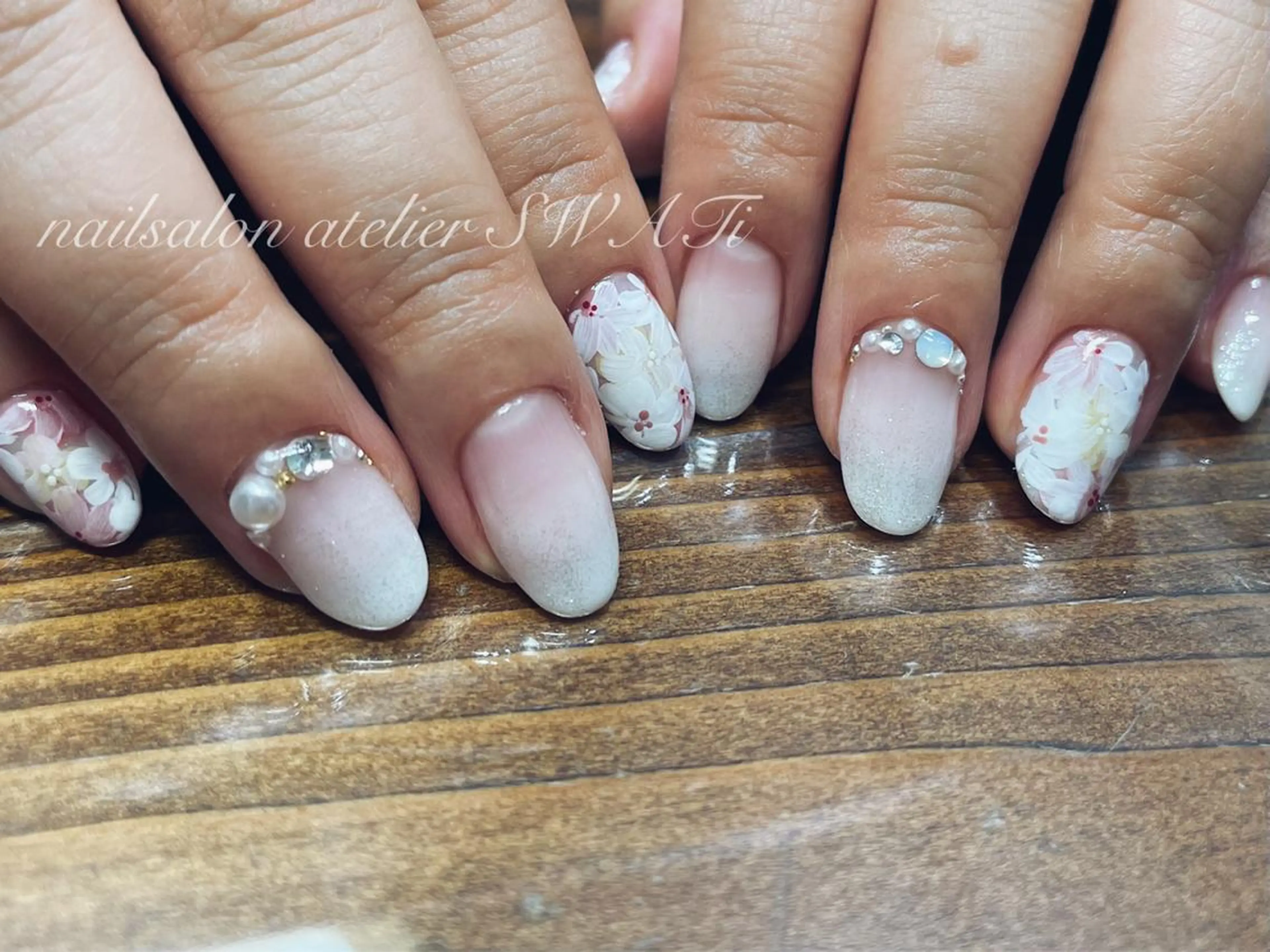 ネイル グラデーション ヘアーサロン大野所属・nailsalon SWATiのネイルデザイン