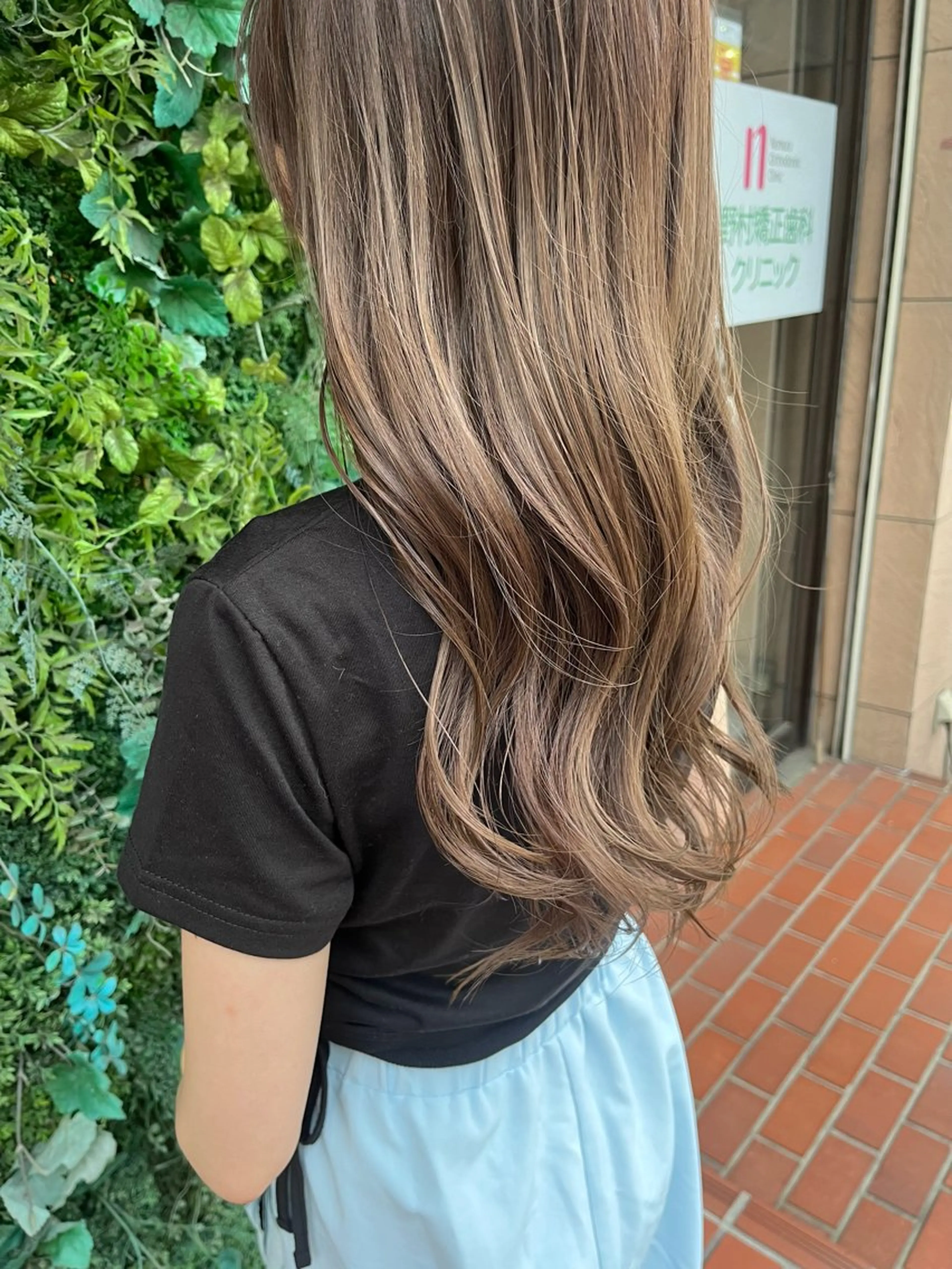 ロング ヘアカラー effect横浜所属・切りっぱなしボブ/ 艶カラー/綾莉のヘアスタイル