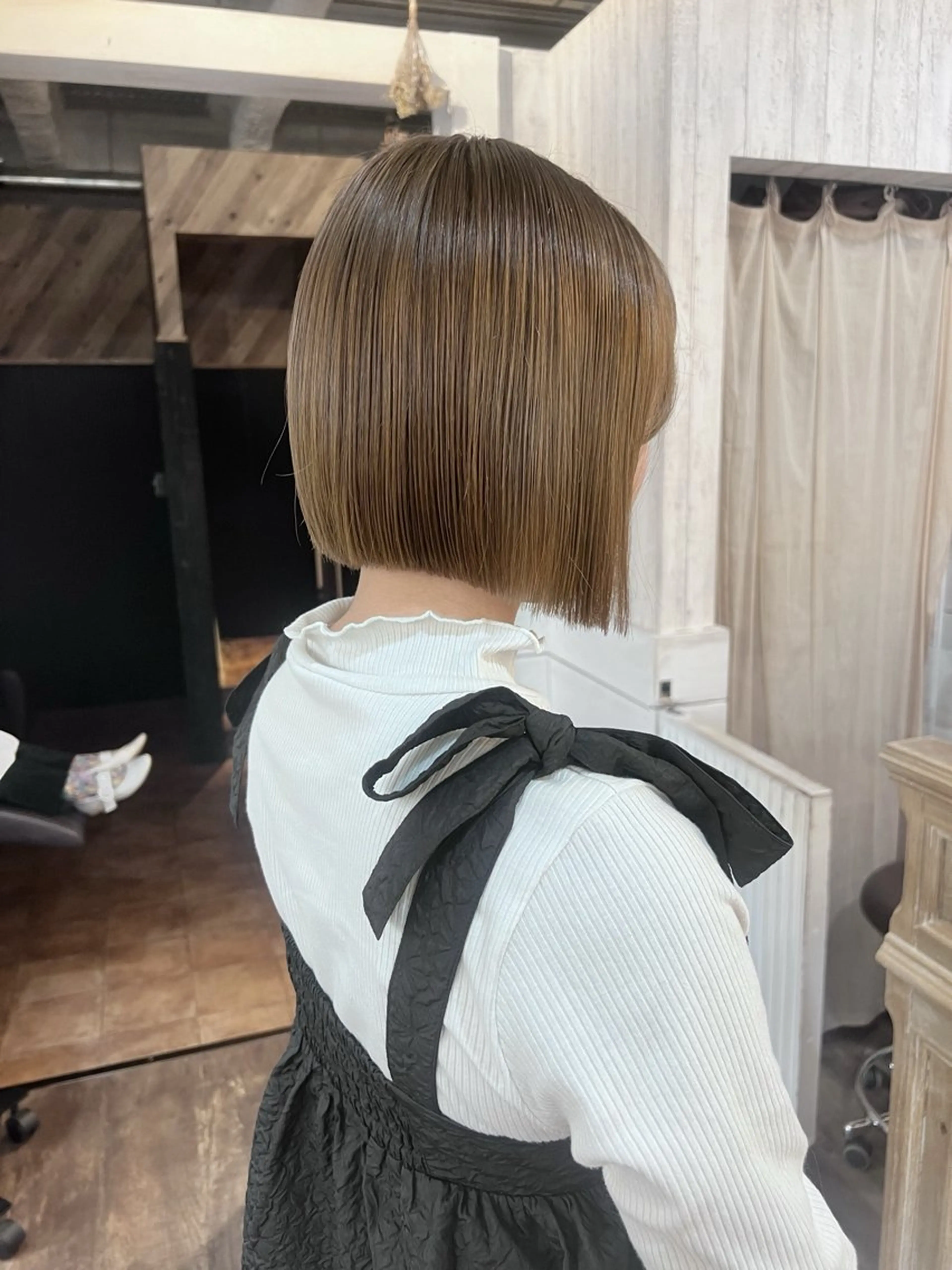 ミディアム カラー 切りっぱなしボブ アディクシーカラー アッシュ ベージュカラー ブリーチ ヘアカラー ダブルカラー　/ インナーカラーMiiのヘアスタイル