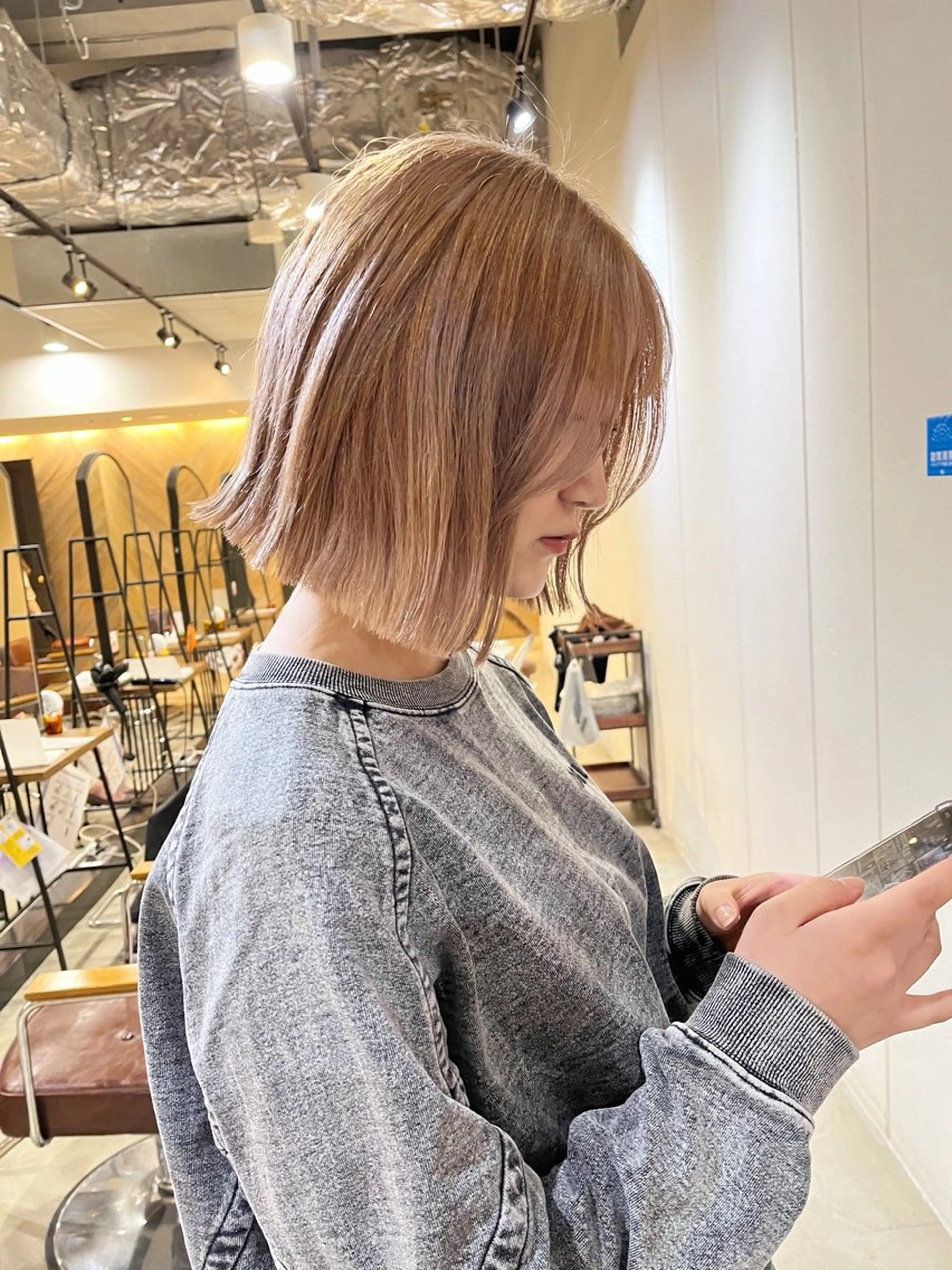 ショート カラー 切りっぱなしボブ ベージュカラー ブリーチ ボブ カット トリートメント 中津/梅田/赤み消し /髪質改善/愛芽のヘアスタイル