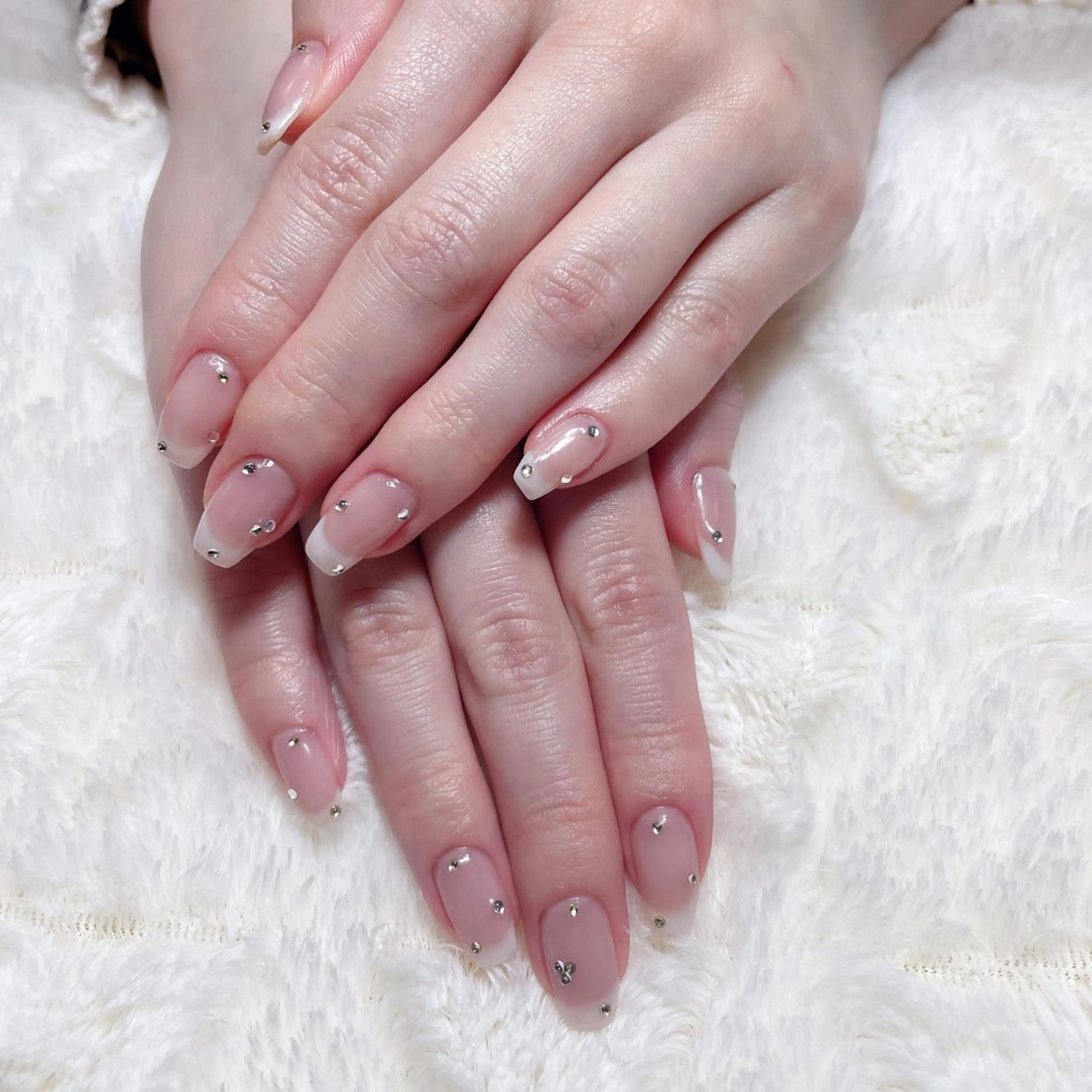 カラーグラデーション&フレンチネイル（オフ込みケア付きオイル仕上げ）の写真