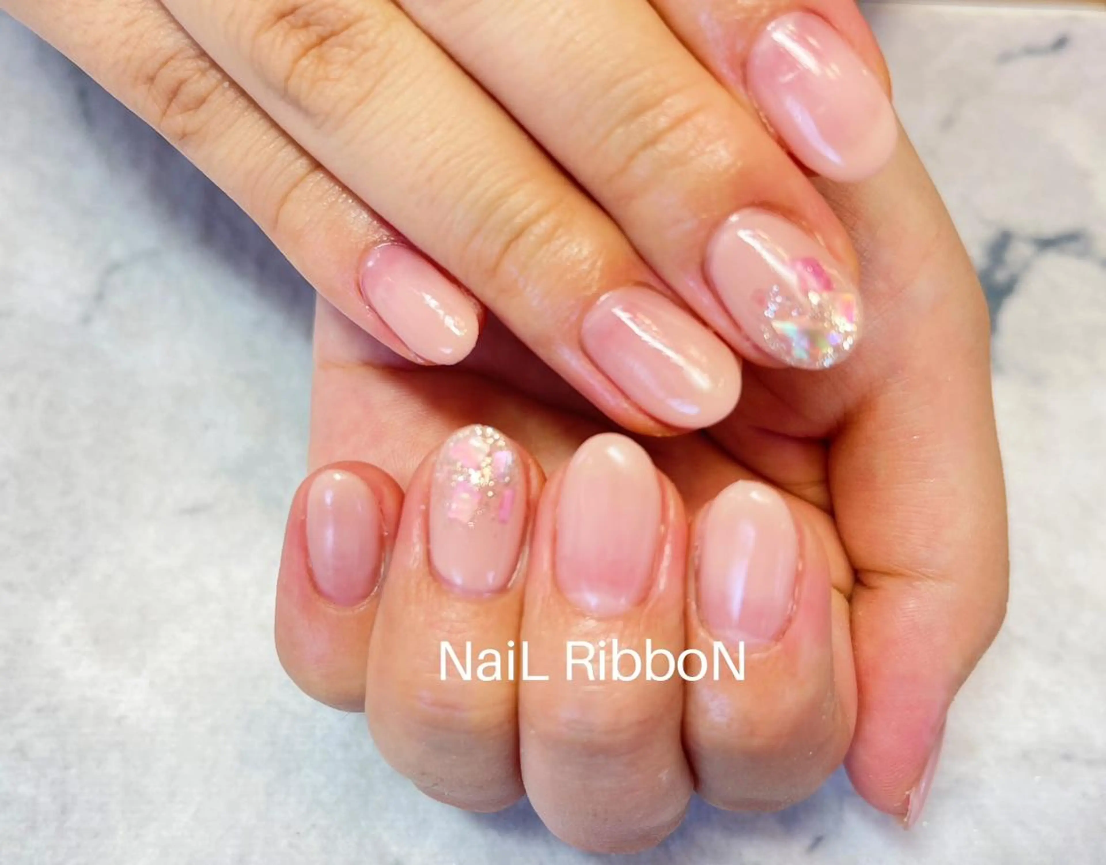 ネイル ネイルリボン 受付スタッフのネイルデザイン
